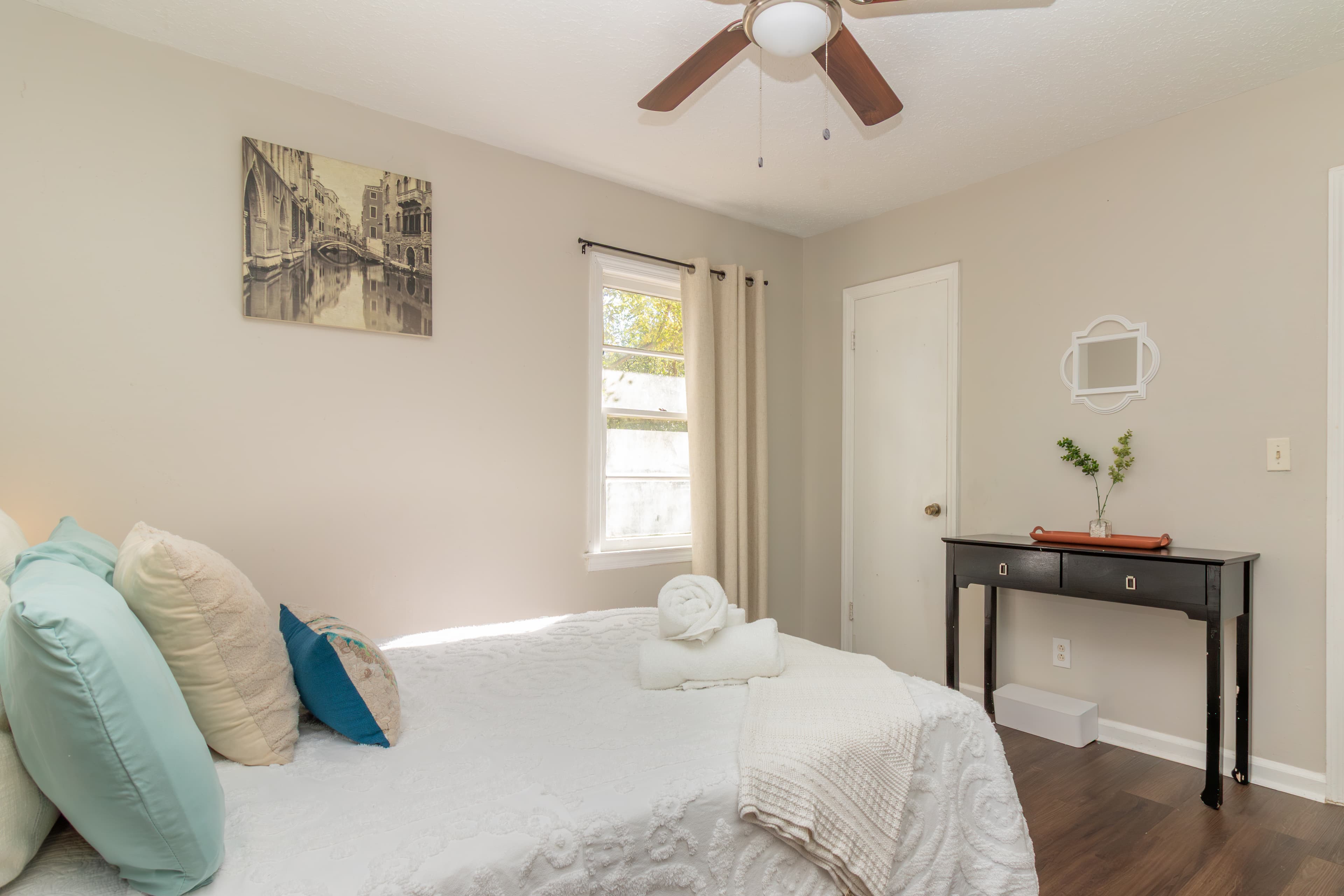 Walkable Location | 2 Living Areas 5