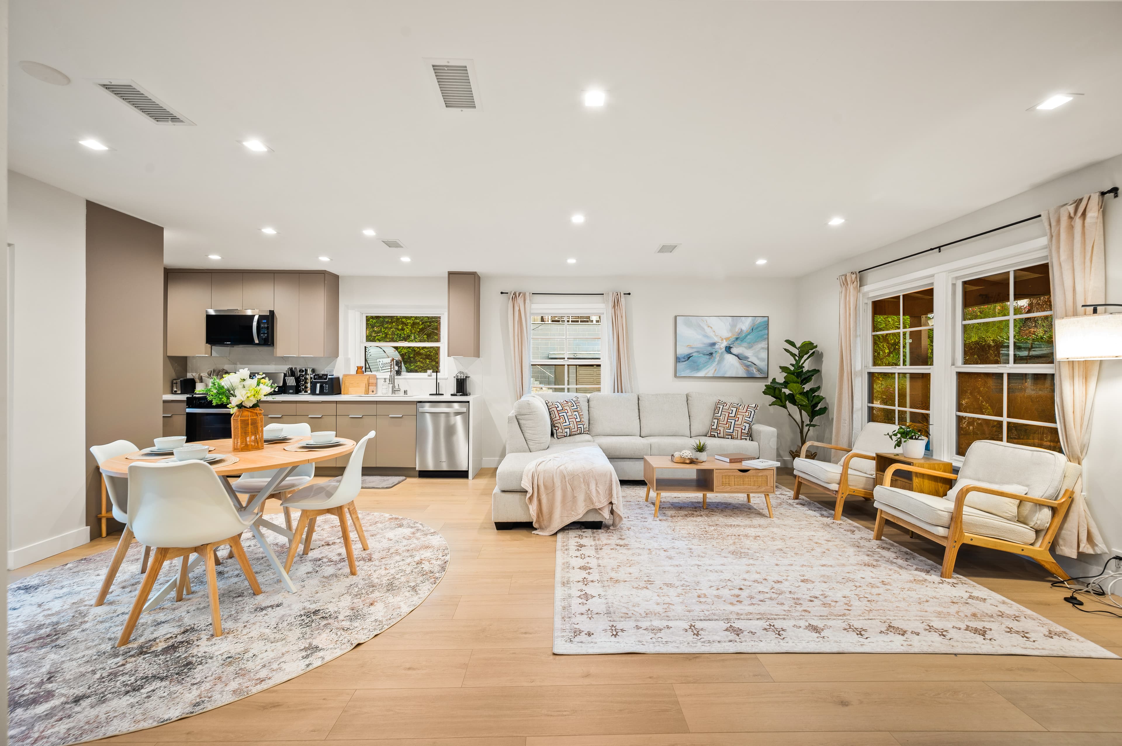 Modern Organic 2BR 2BA - Pool/Patio
