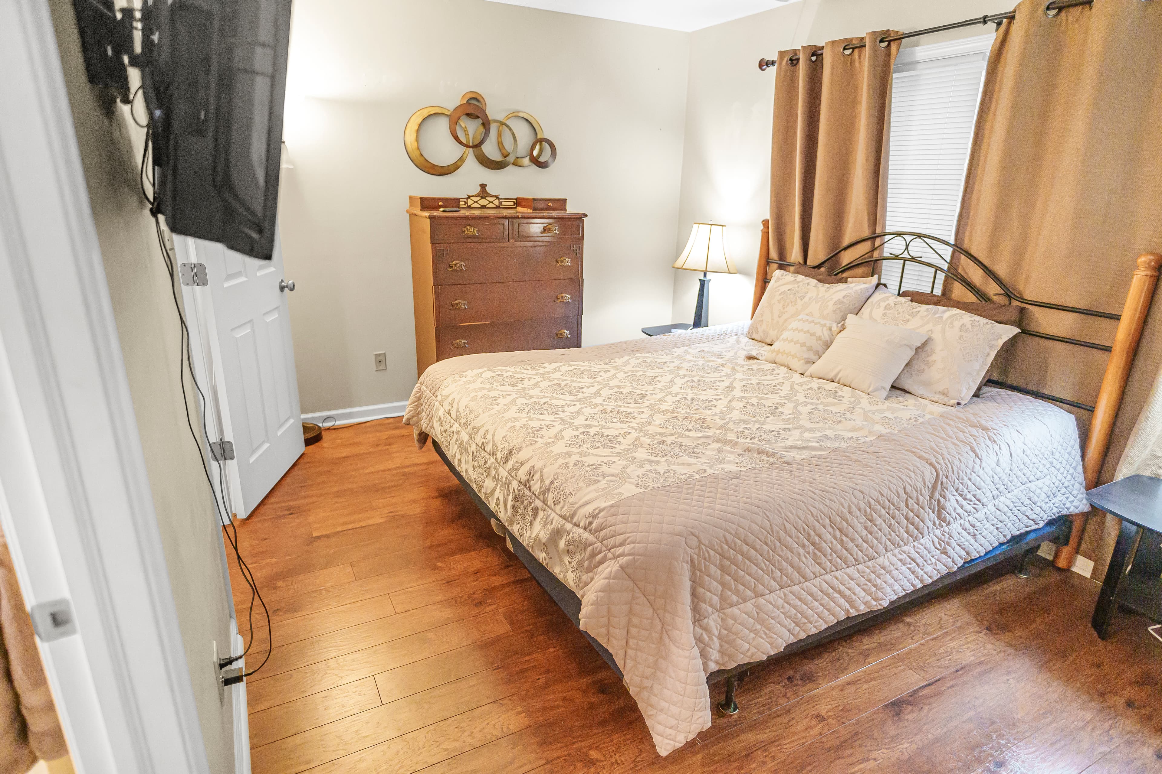 3BR Traveler Townhouse in Btown 4
