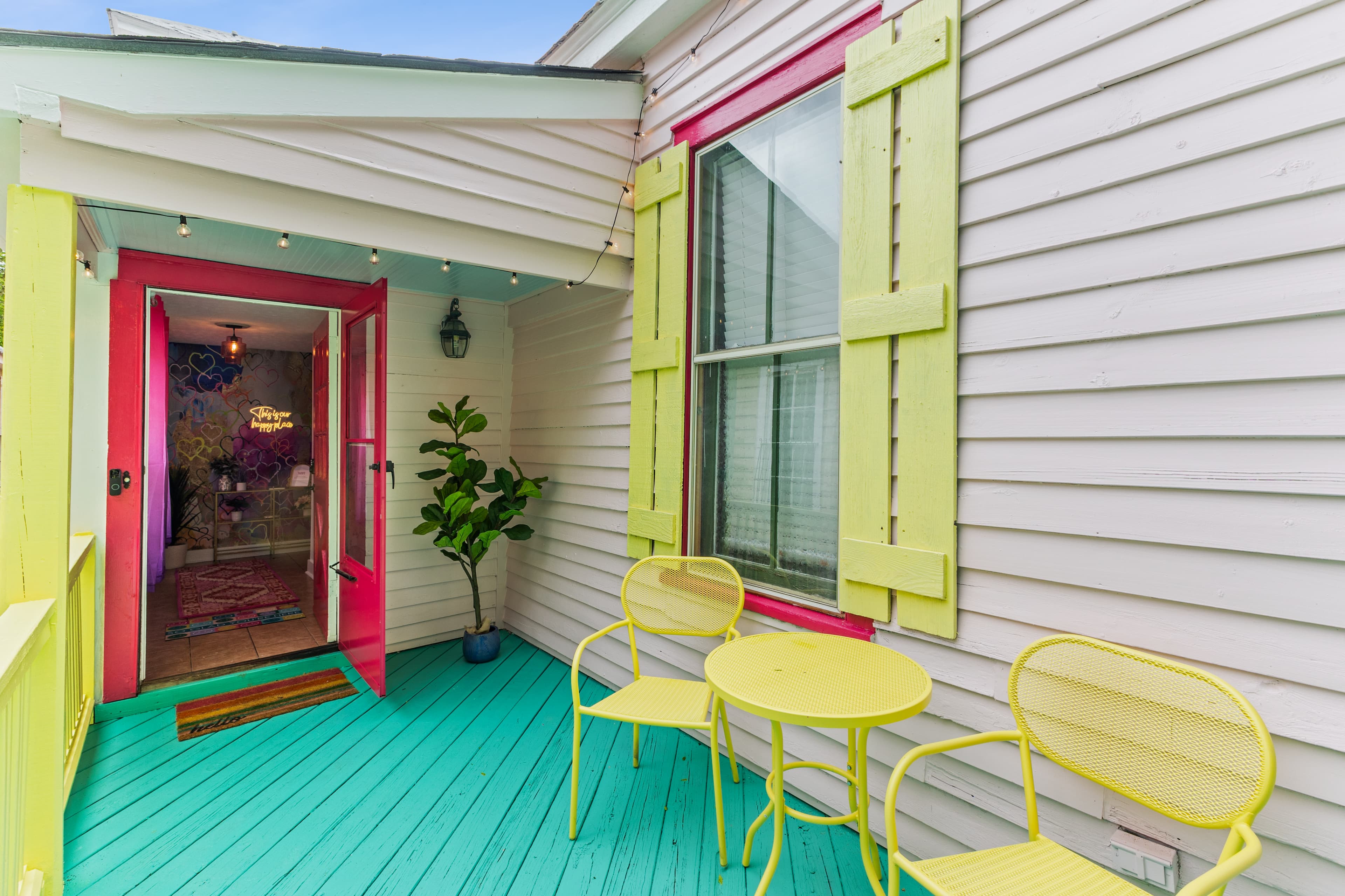 Bright Historic Uptown Retreat  4