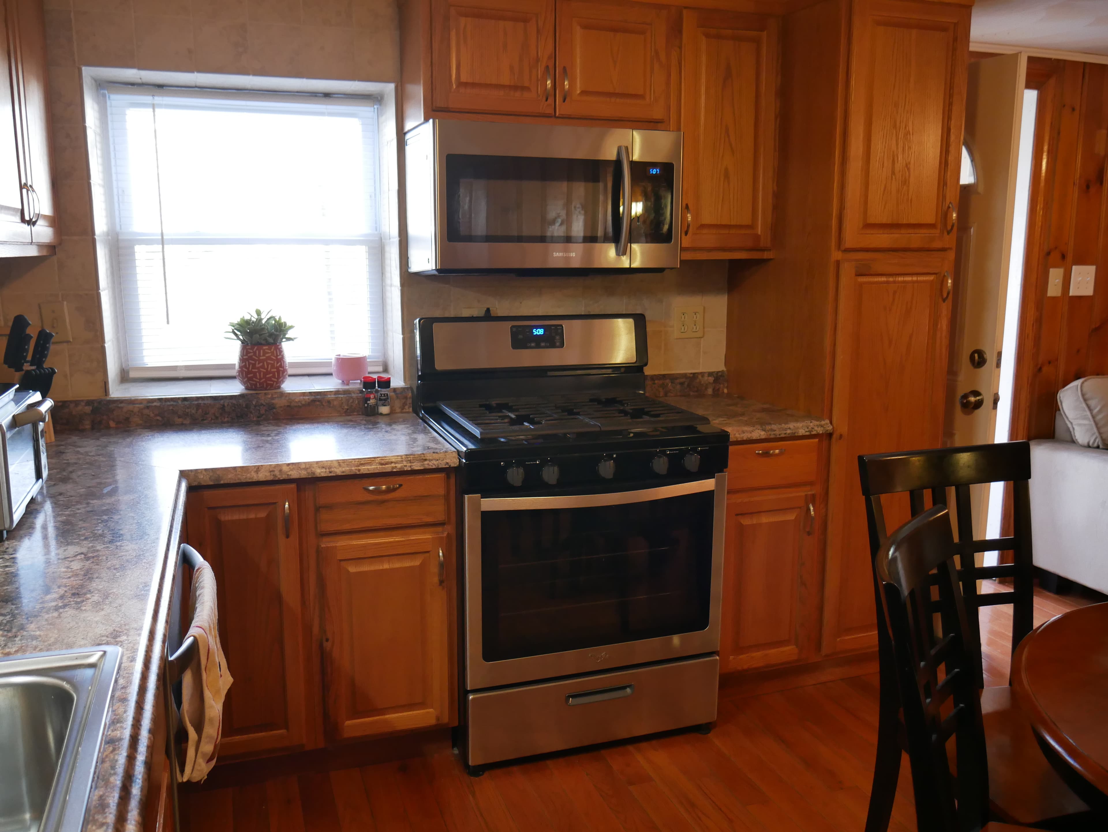 Cozy & Modern 2-Bedroom Apartment! 2