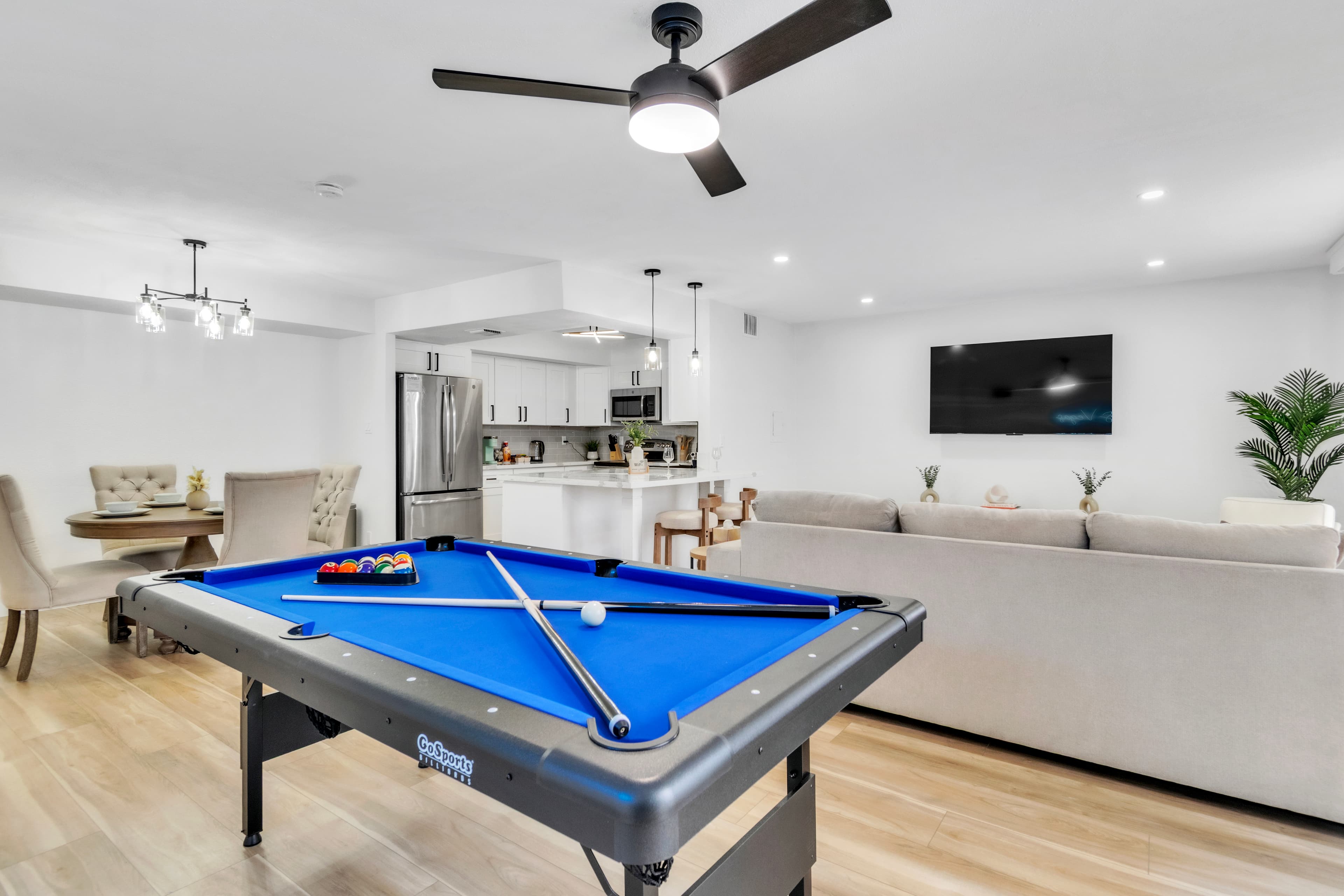 Close to Strip | Lux 2 bed 2 bath