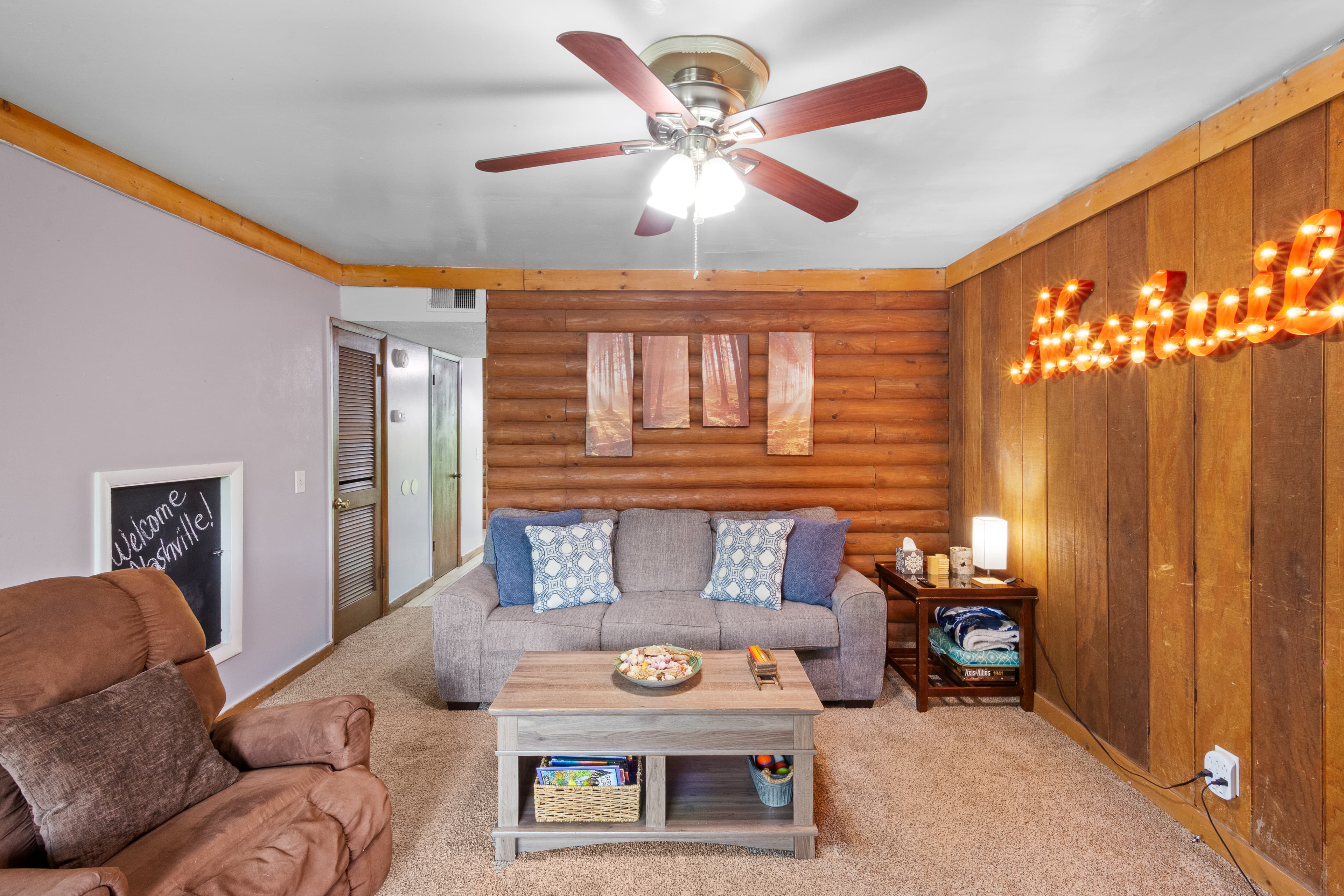 Log Cabin Close to the Lake
