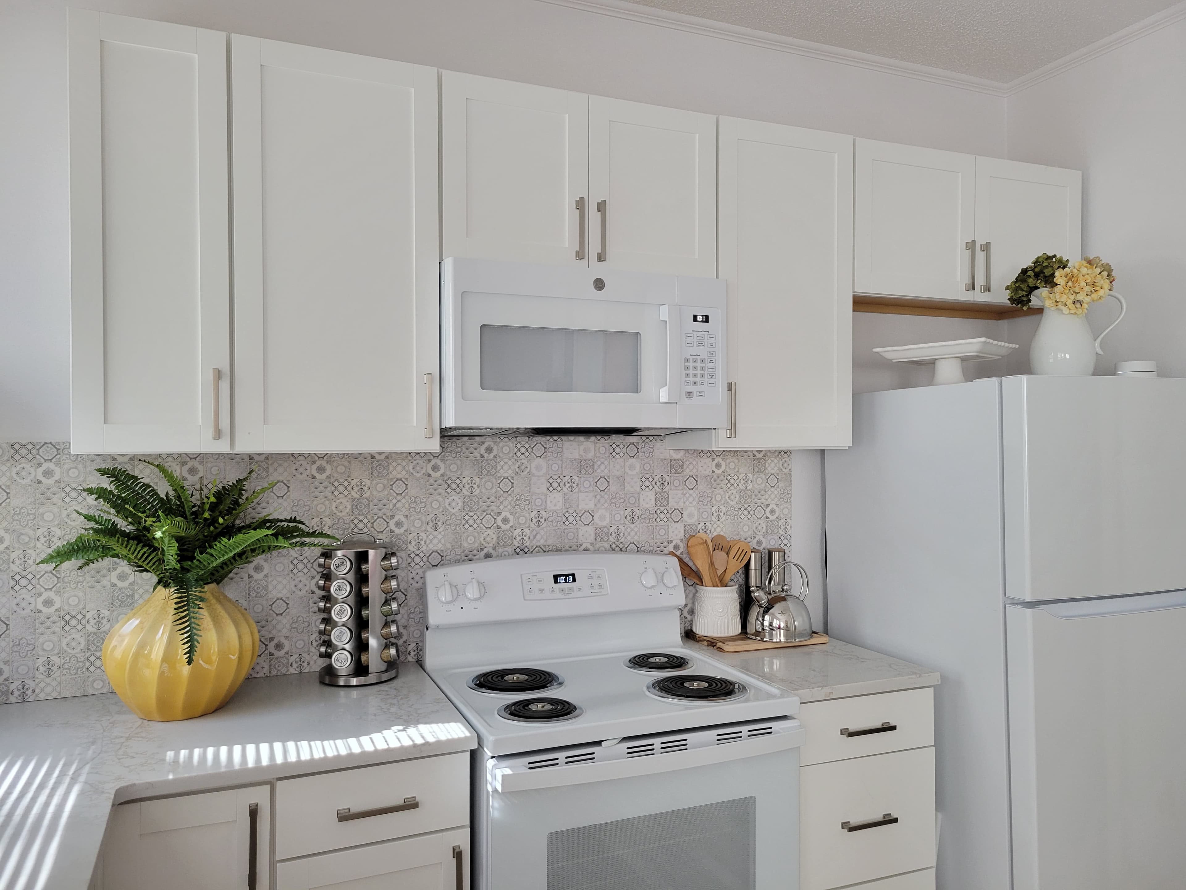 Fully Furnished 1 BR Apt. in LR 3