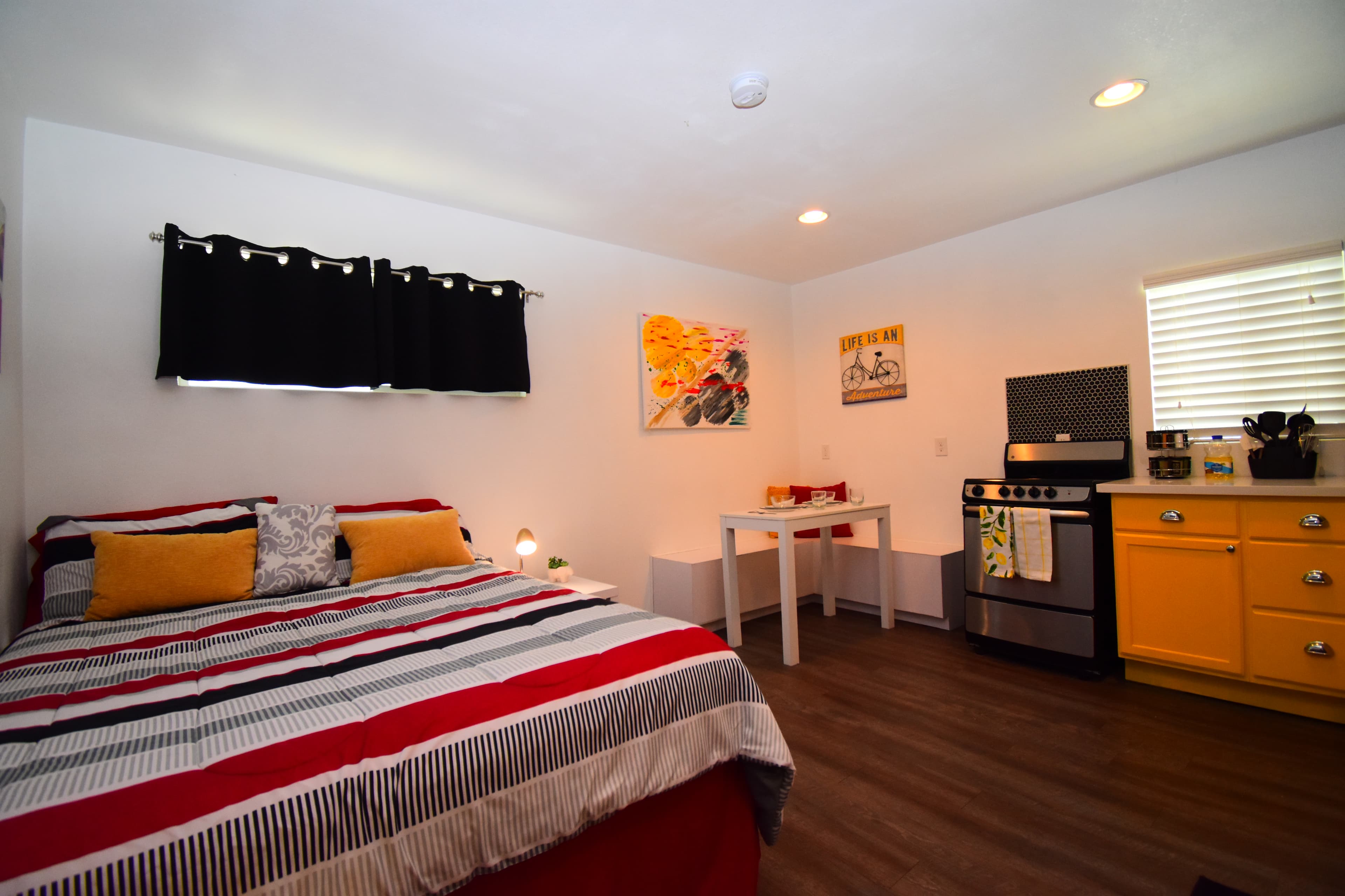 Baby B Bungalow by Fremont Street 2