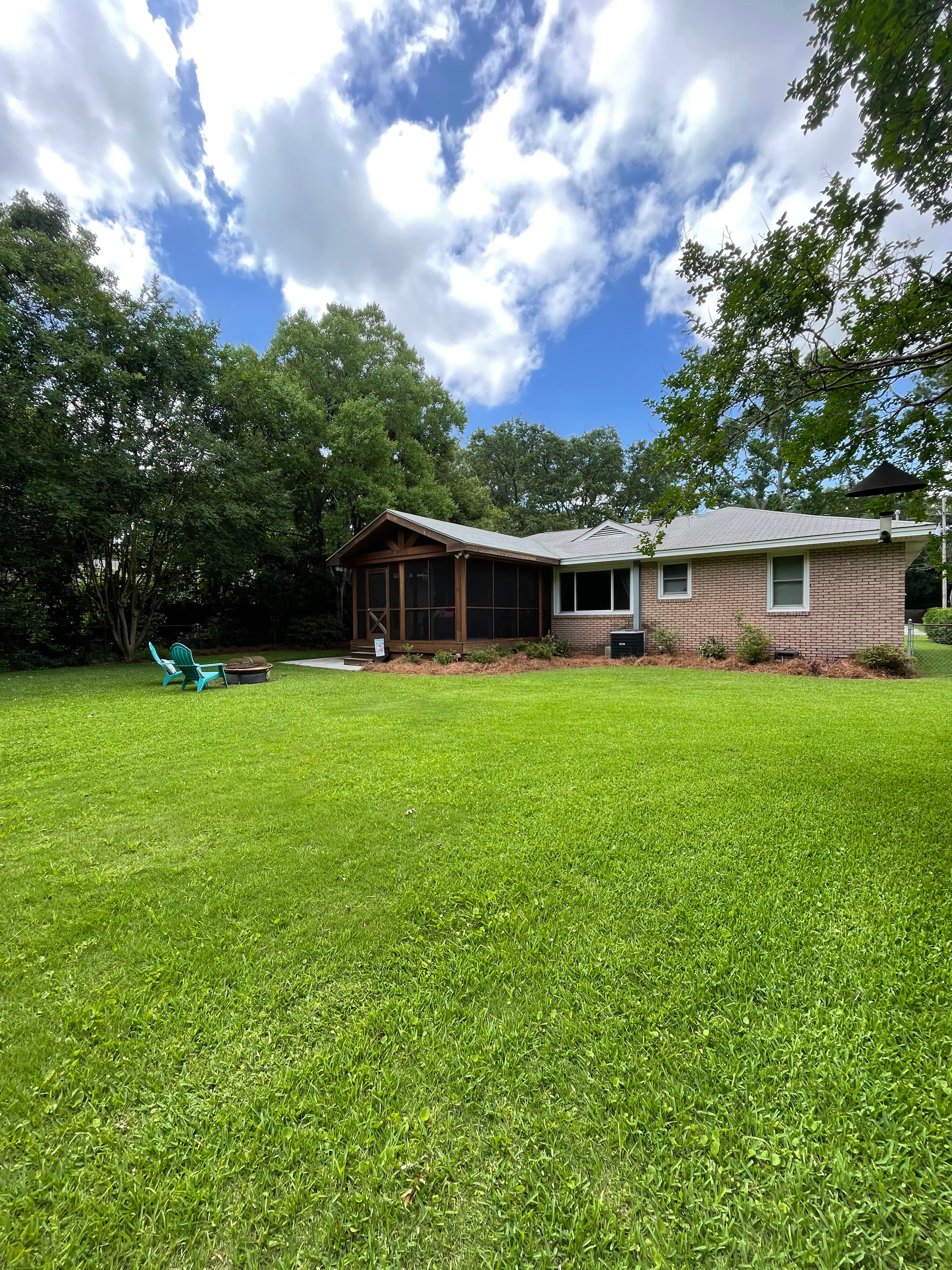 Cute house w/ large fenced in yard 4