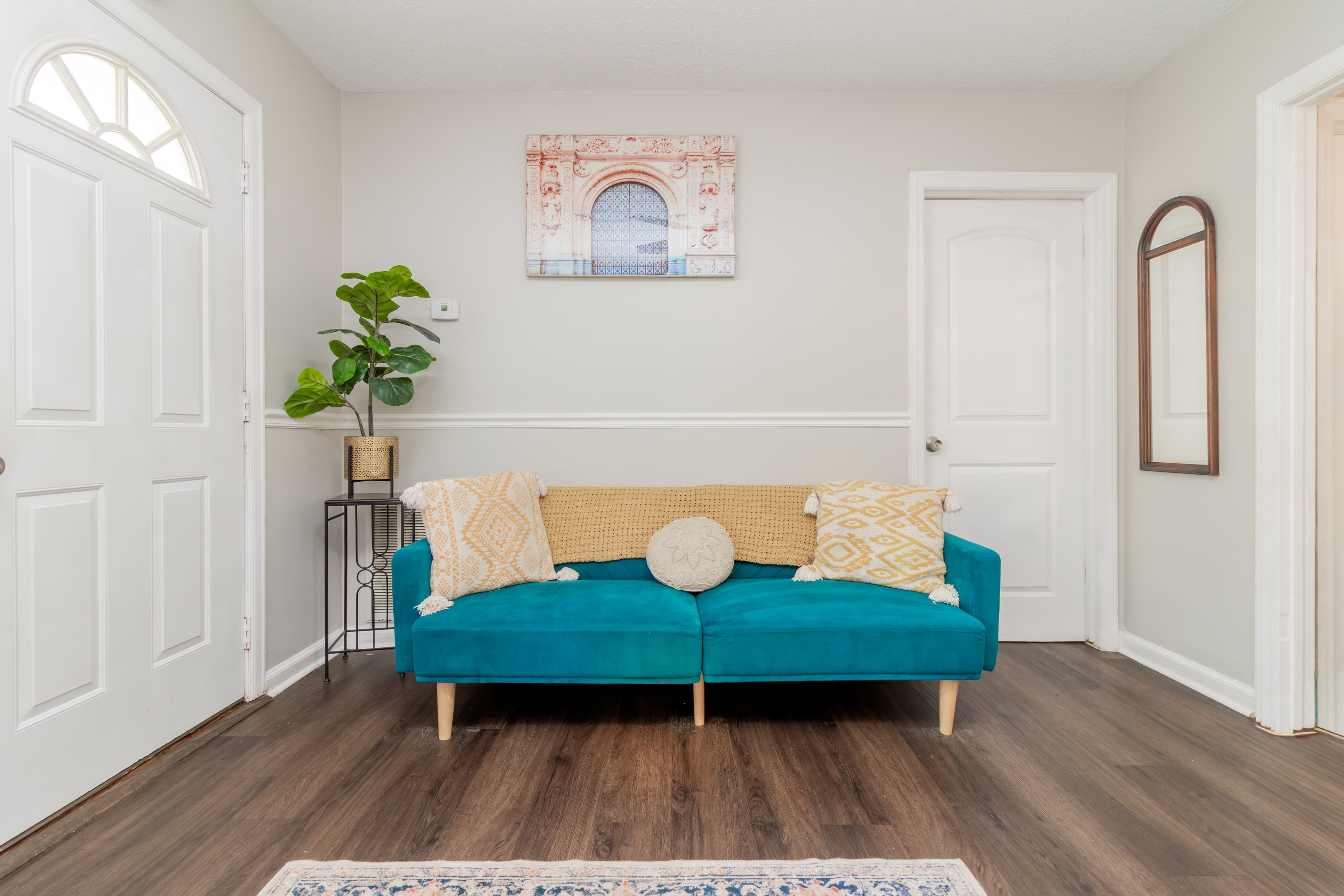 Walkable Location | 2 Living Areas 4