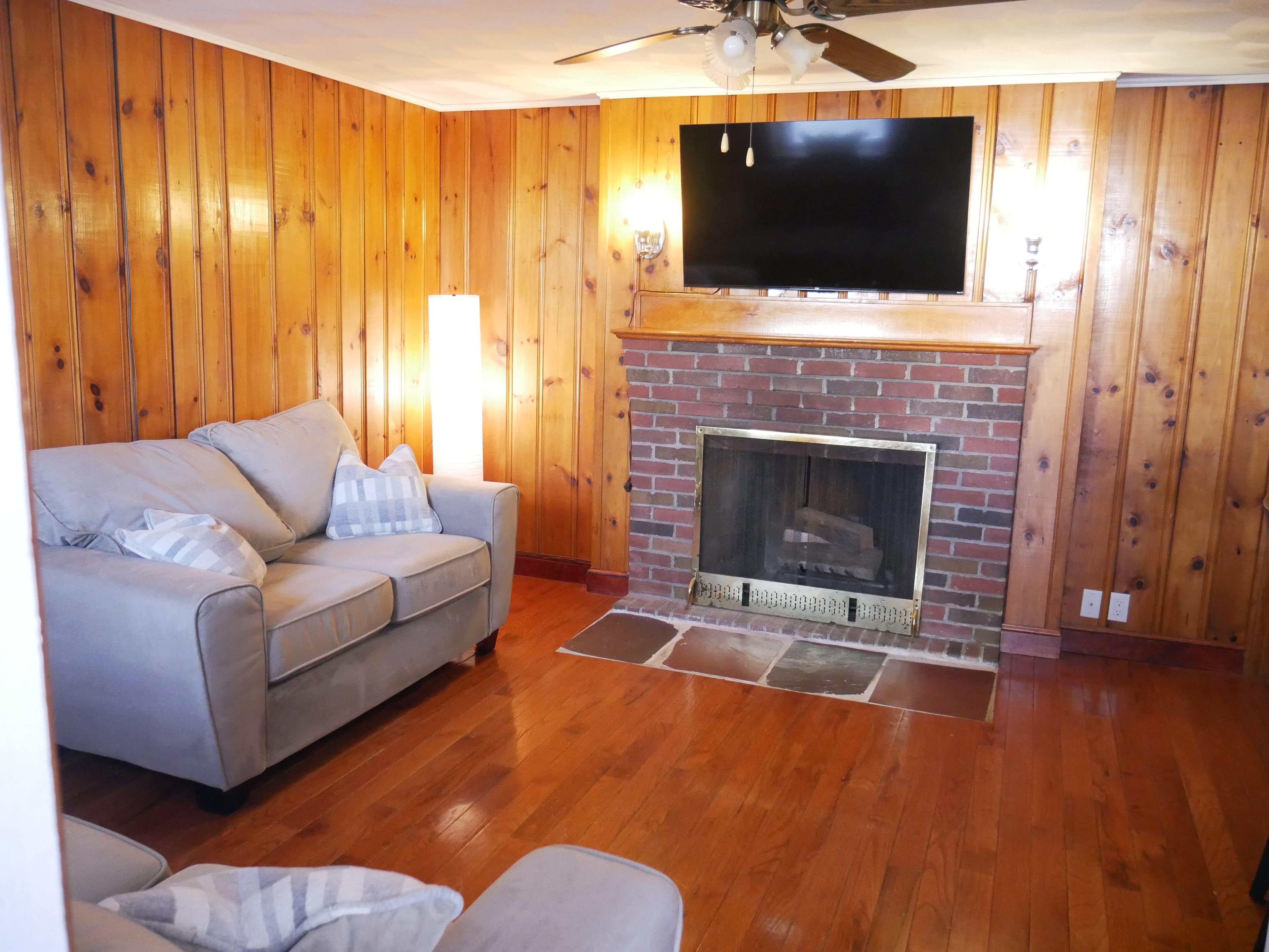 Cozy & Modern 2-Bedroom Apartment! 4