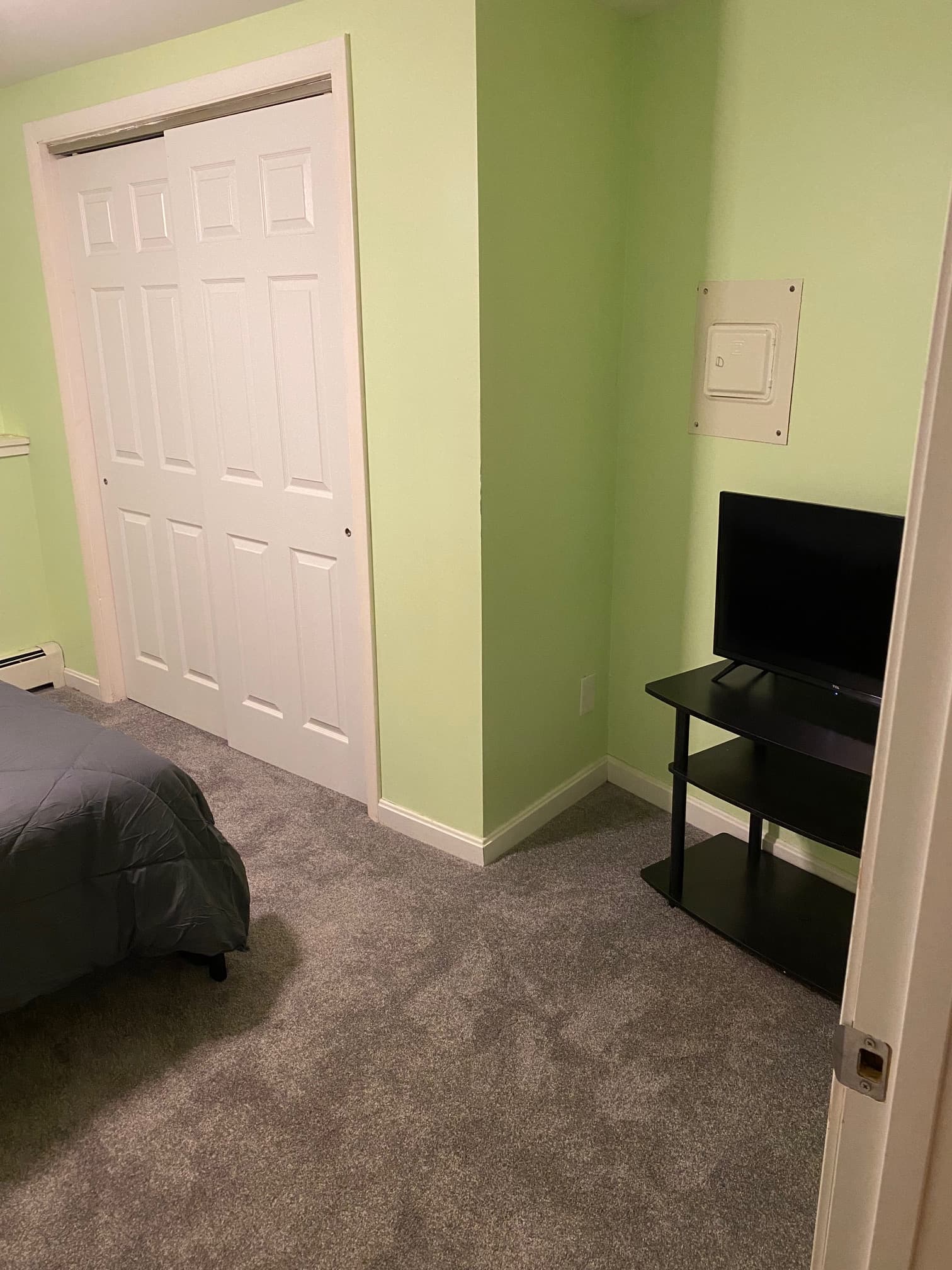 Furnished 2BR w/Yard & Parking 4