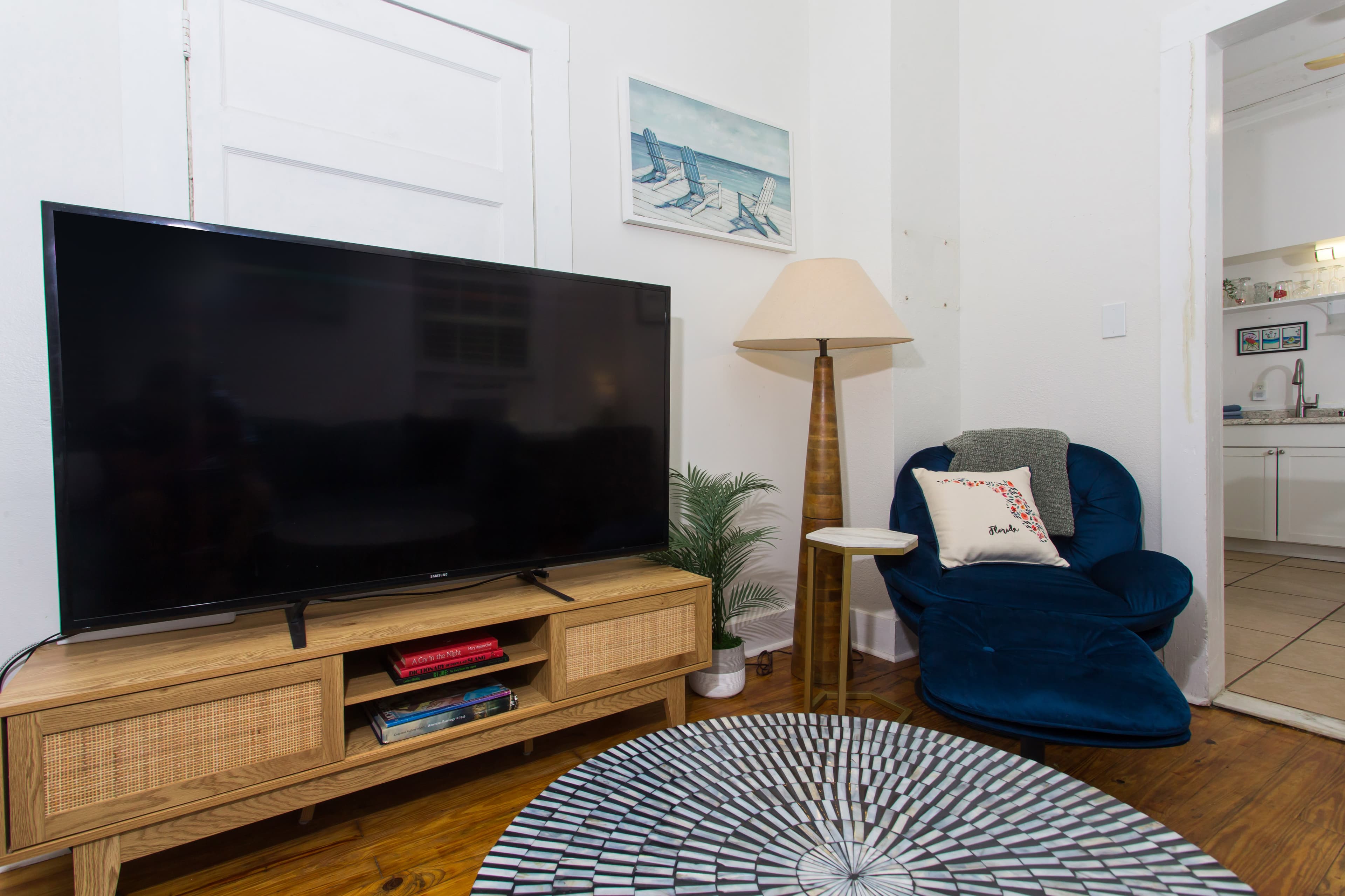 Central 2BR/2BA | 10 Min Beach 5