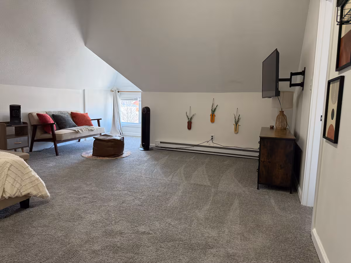Massive Private Room Near Downtown 4