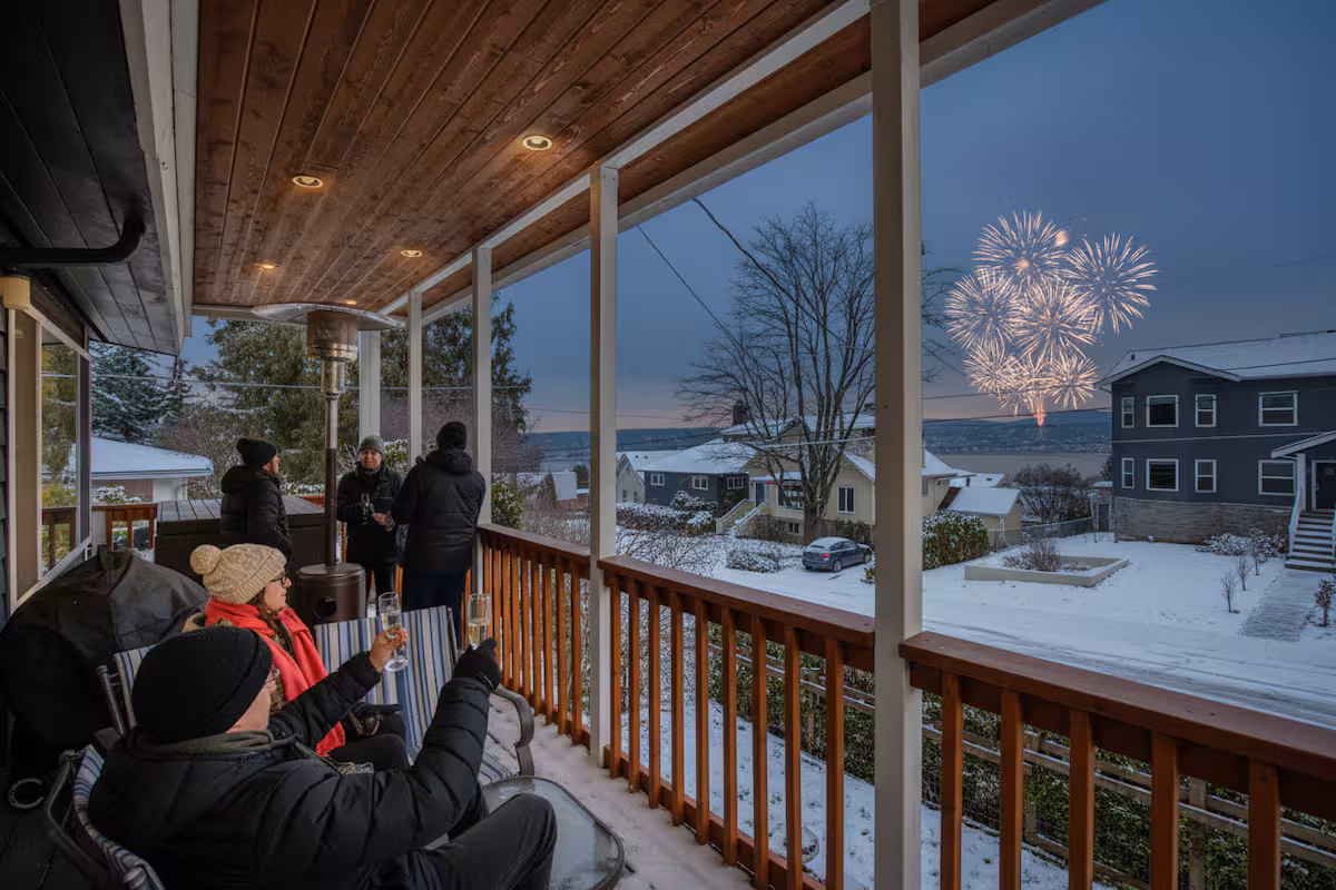 Lake WA View - 15 Min to Downtown &