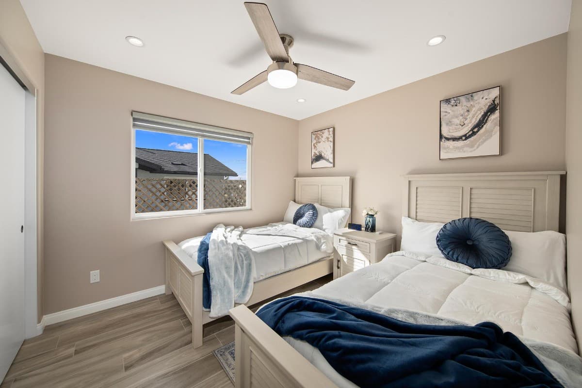 Modern 2BR Near Base & Downtown 4