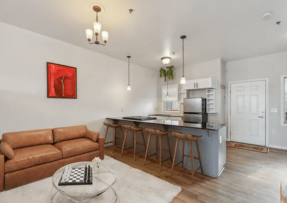 Bright & Stylish Salt Lake Stay