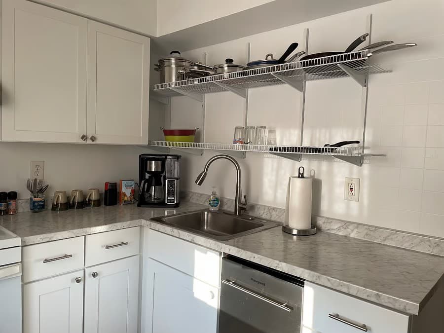 2br upper updated fully furnished 4