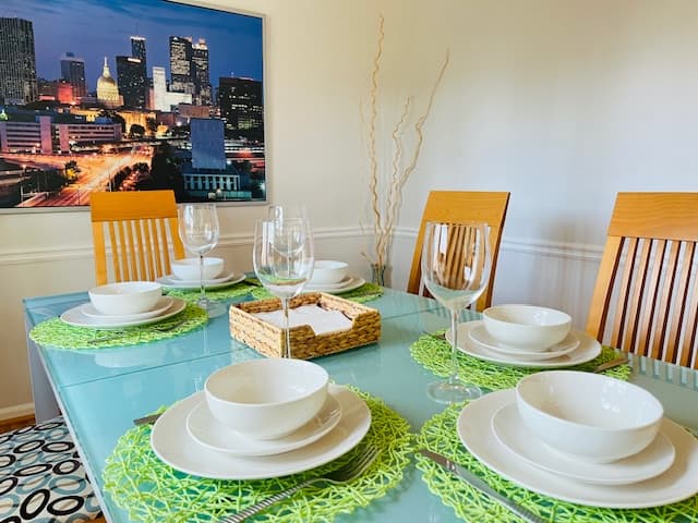 Spacious modern retreat near Braves 3
