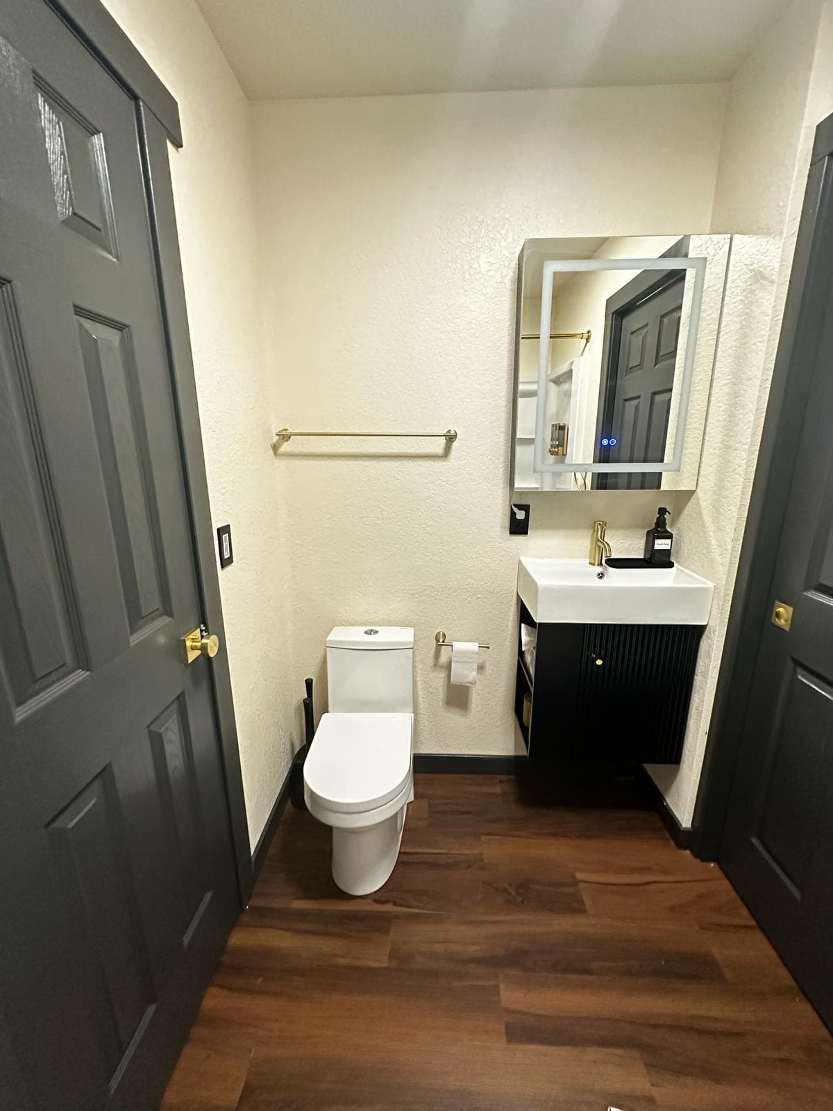 Studio apartment with private deck  5