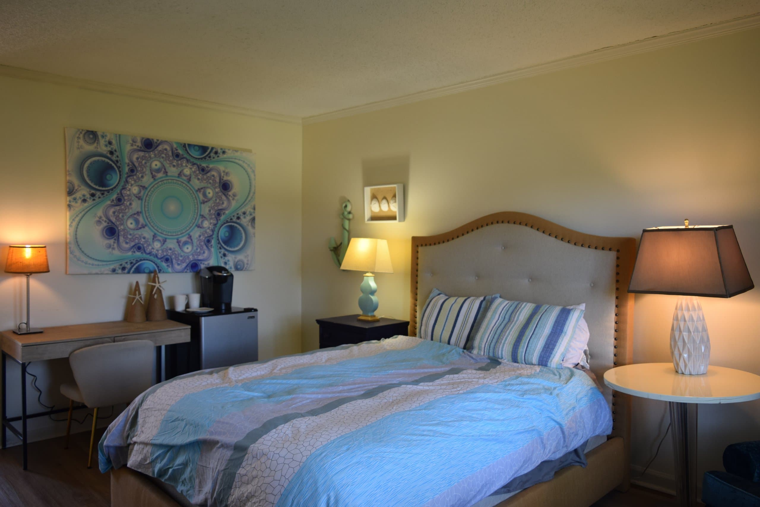 Cozy room in wing of historic house 5