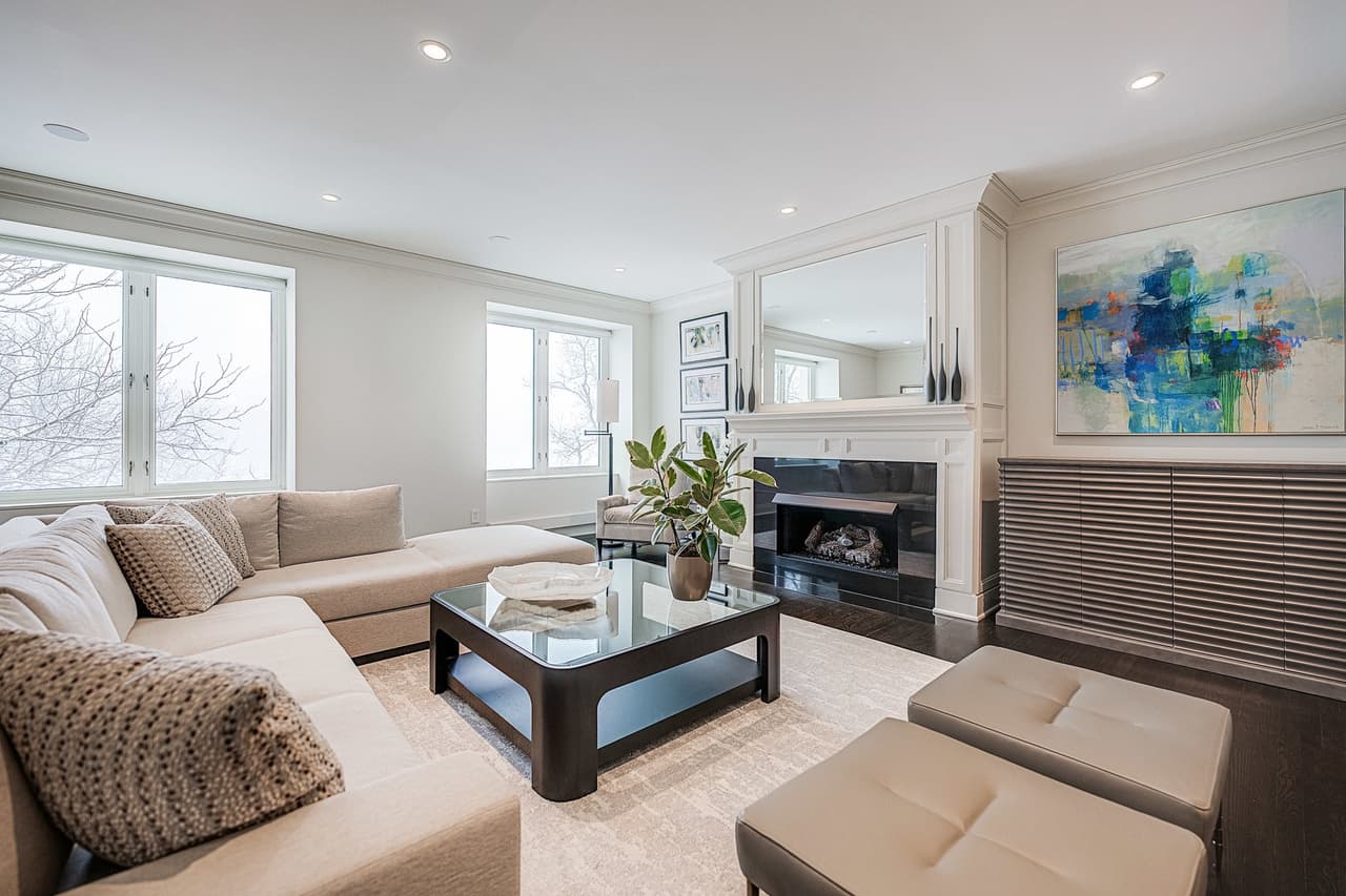 Luxury 1BR Lakefront Condo 4