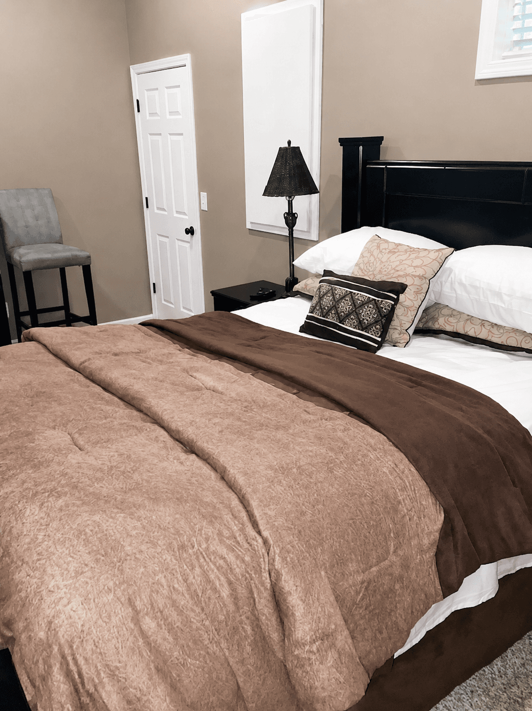 Apt. Suite/Sleeps 6/1700 Sq. Feet 2