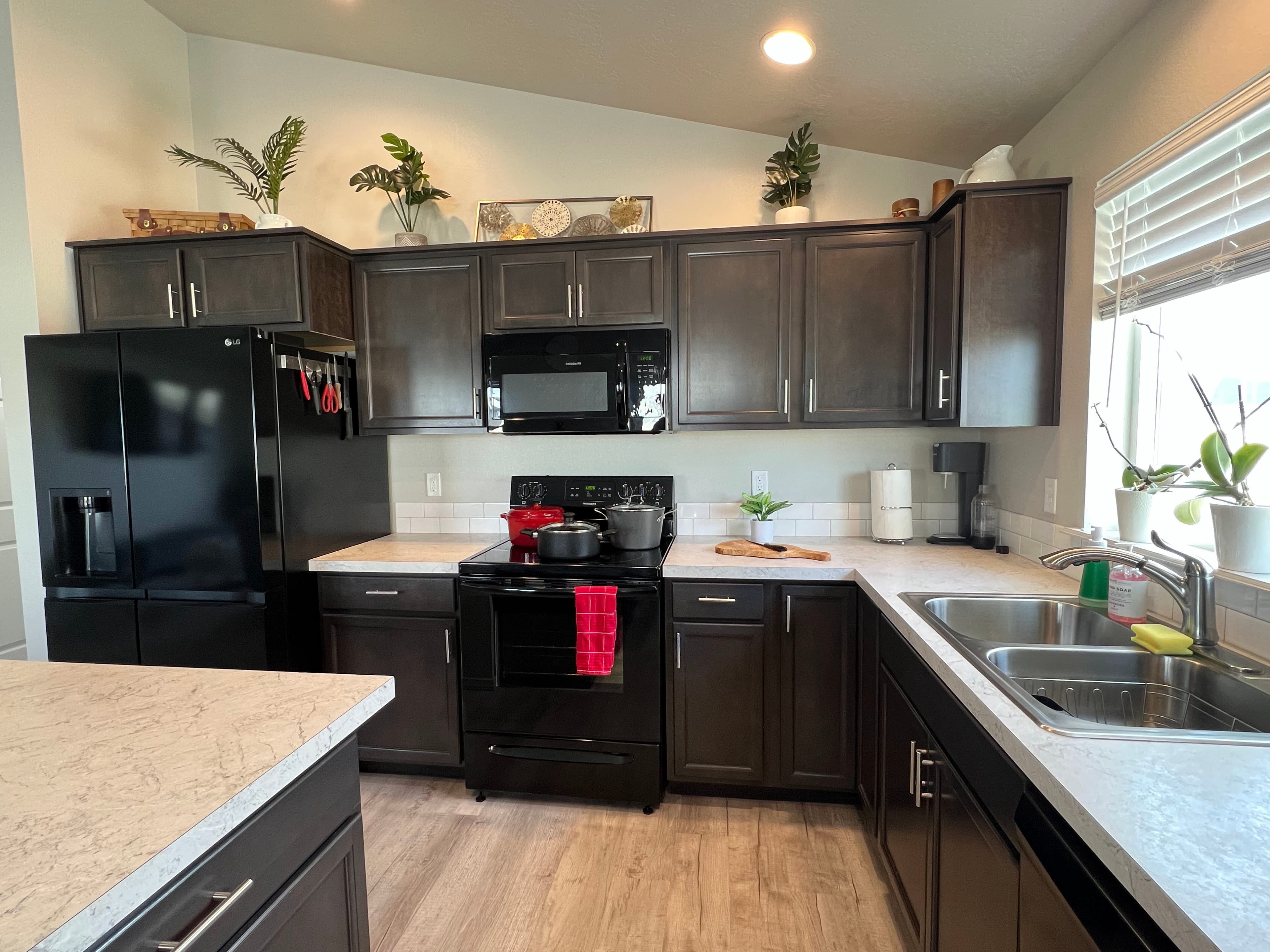 Hot Tub, Amenities Galore, Big Yard 2