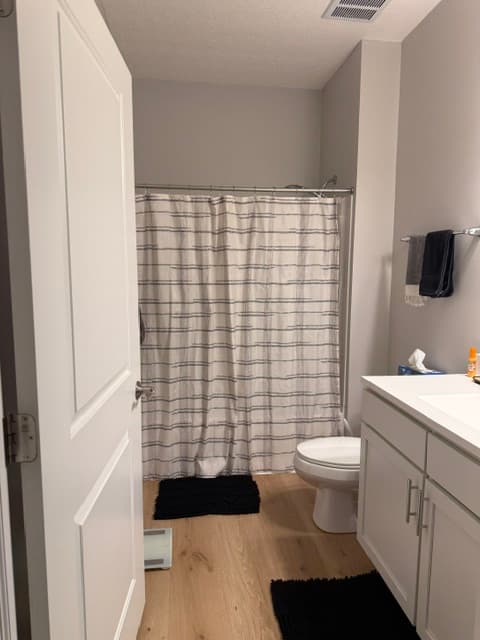 Private Room & Bath/Garage Space 4