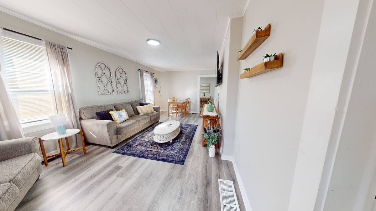 Pet Friendly for 8 | Near Downtown 2