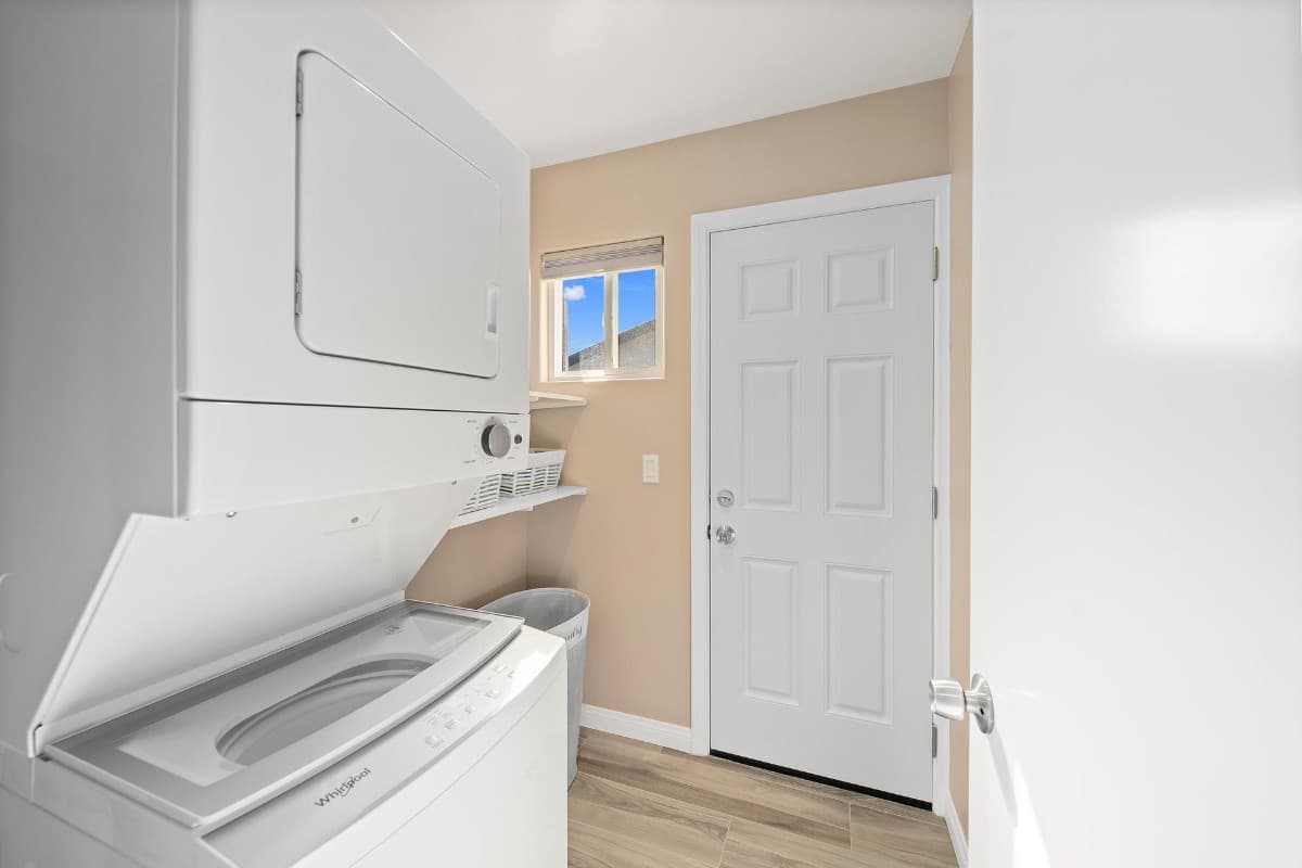Modern 2BR Near Base & Downtown 5