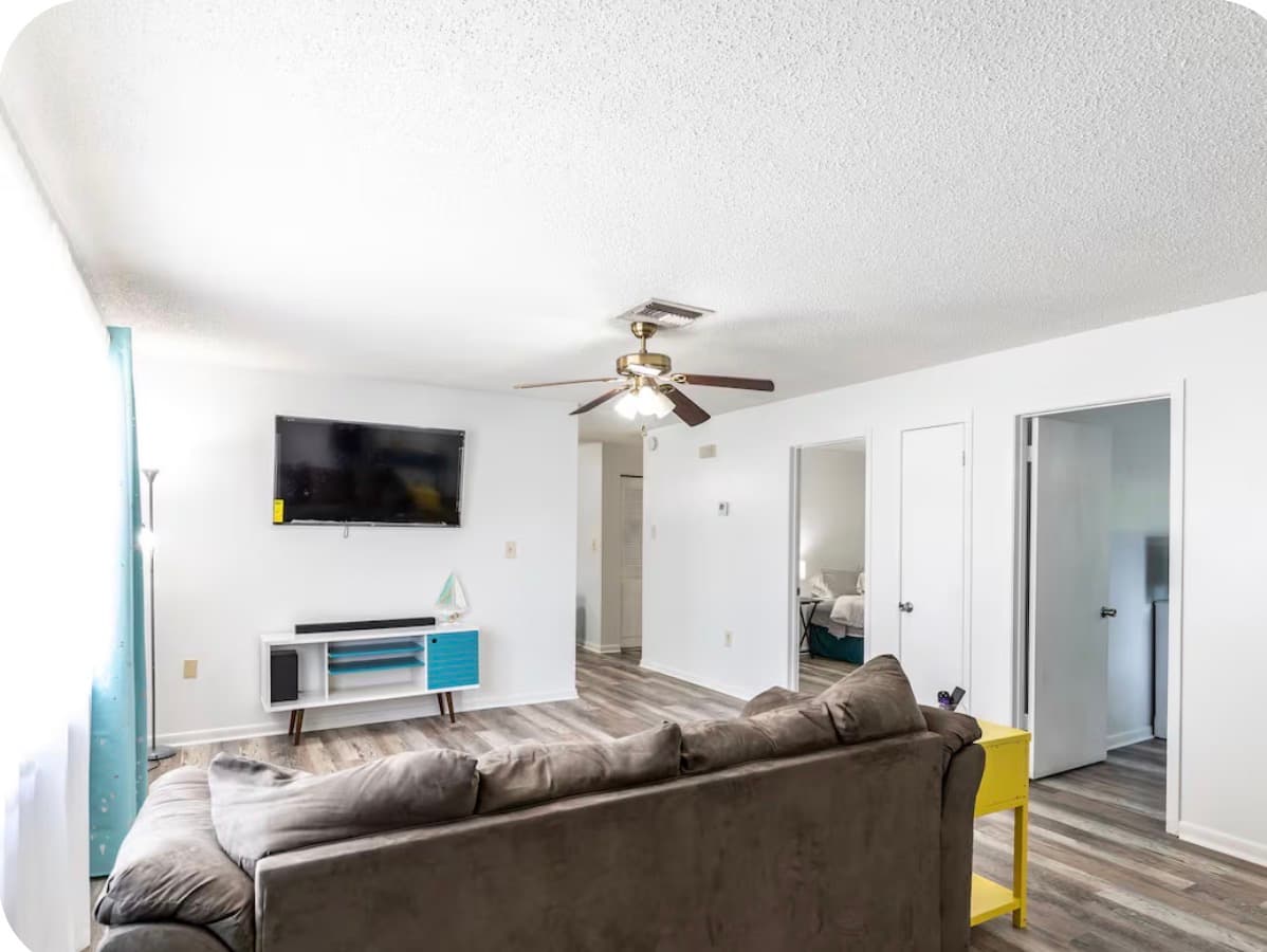 Fully Furnished 2BR Lakeland Home 
