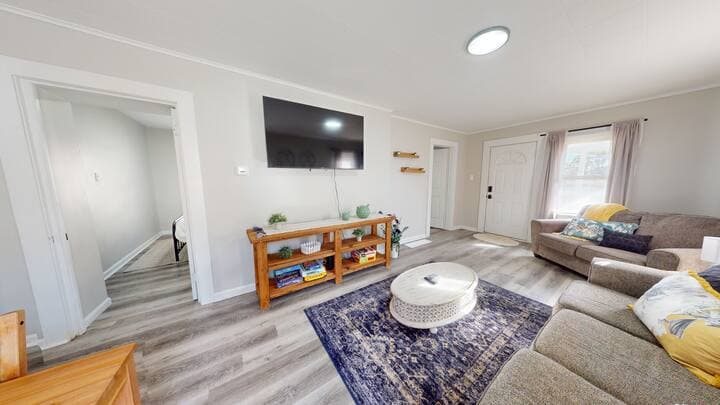 Pet Friendly for 8 | Near Downtown 5