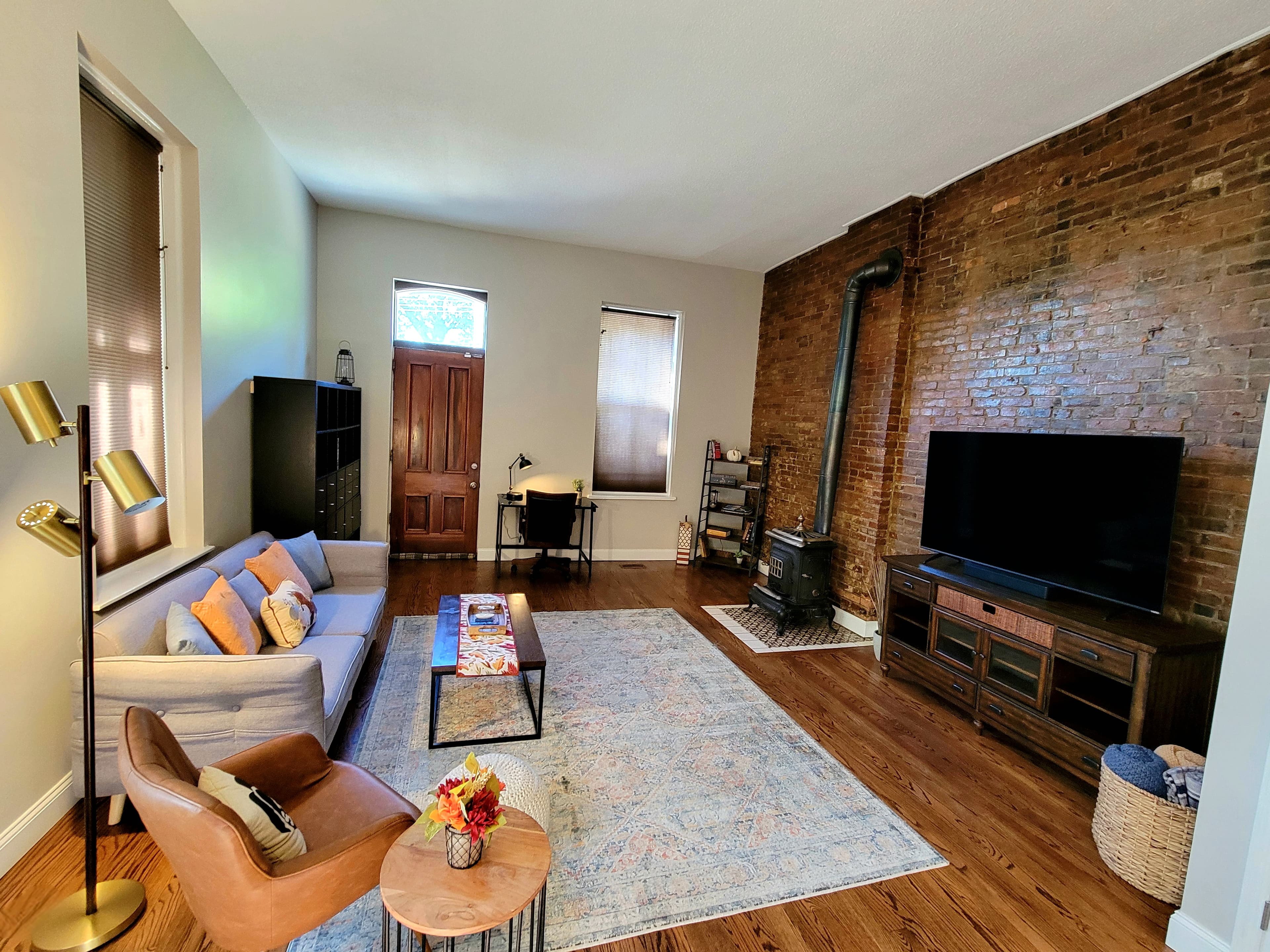 Spacious 2BR in Lafayette Square 3