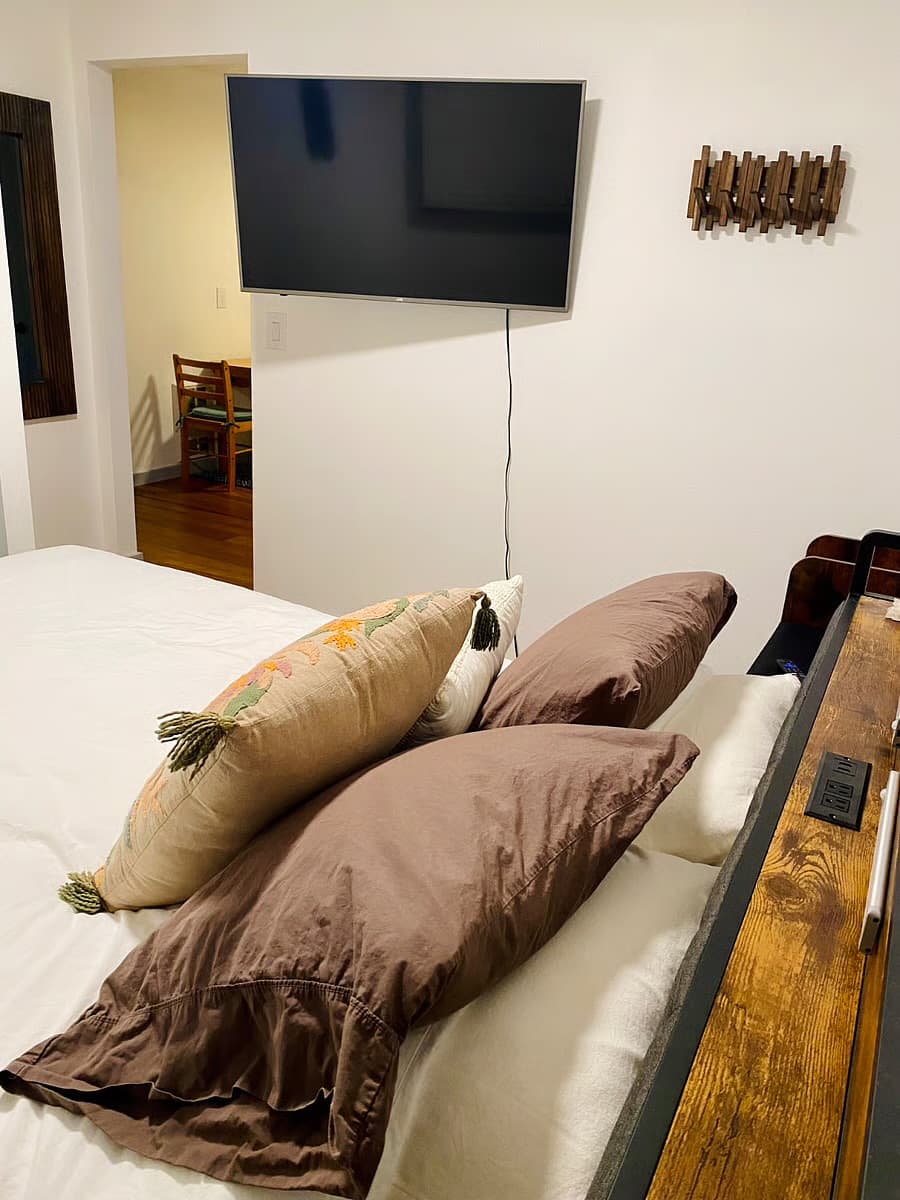 2BR Apartment in Quiet Neighborhood 4