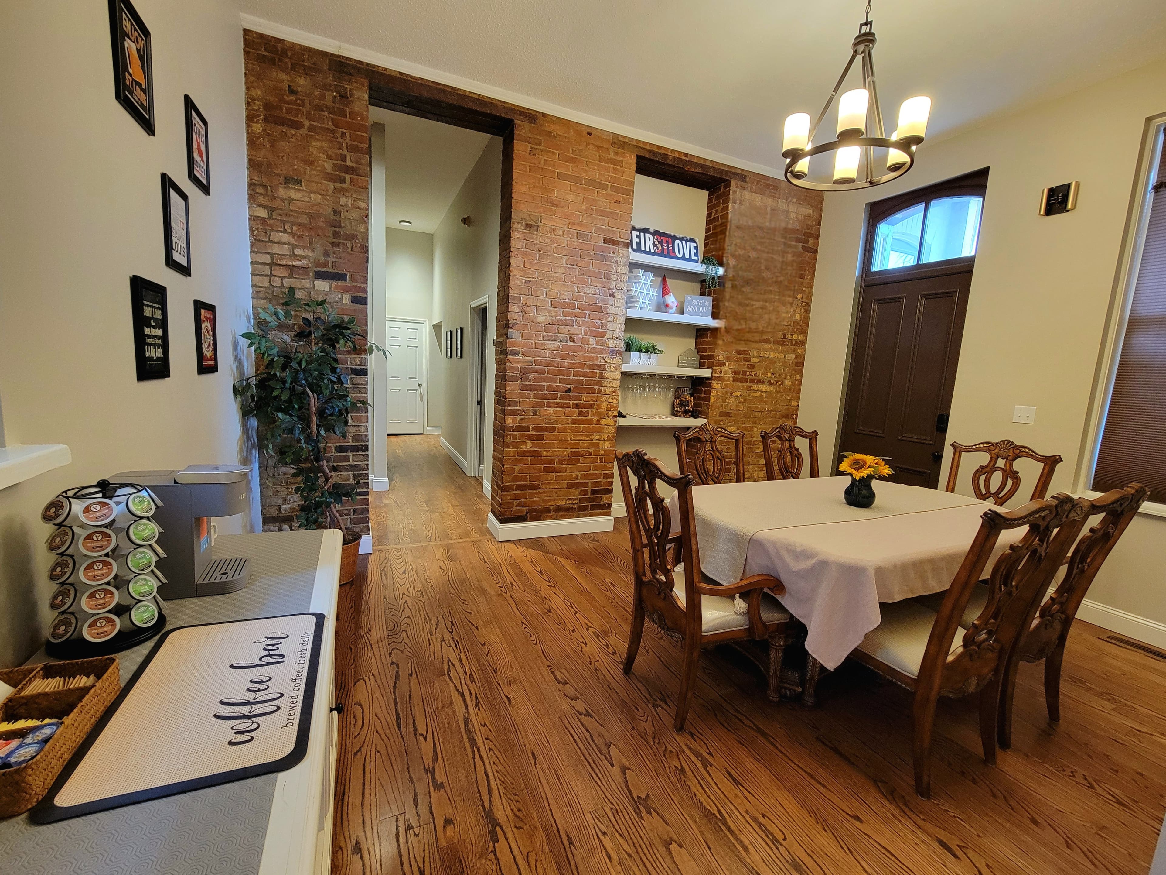 Spacious 2BR in Lafayette Square 4