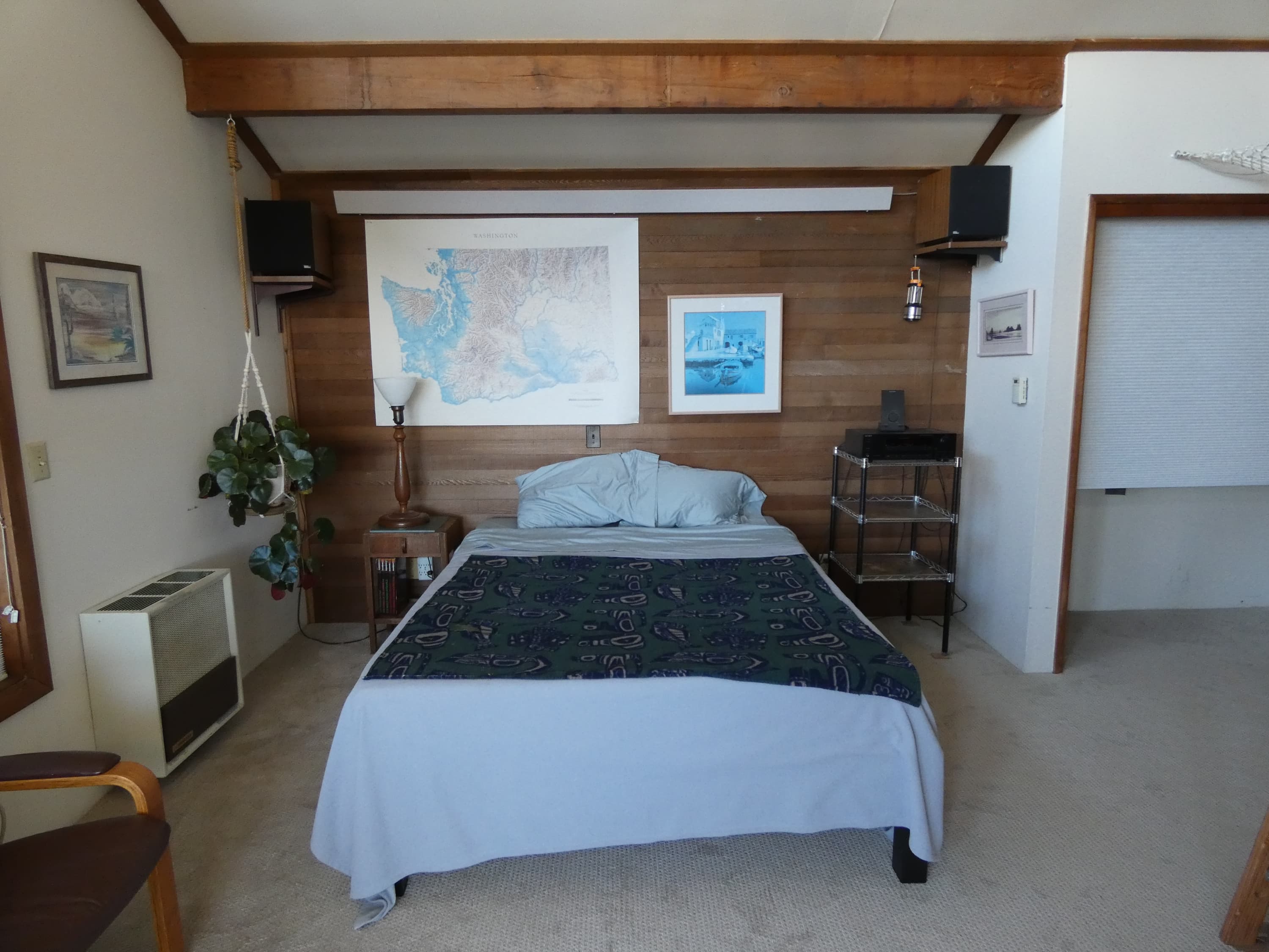 large room with attached bathroom 2