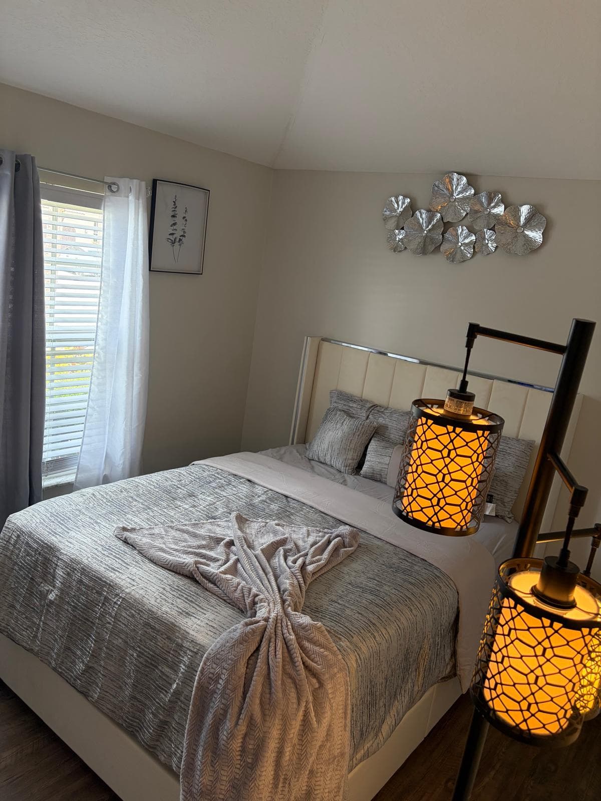     Cozy Private Furnished Room 4