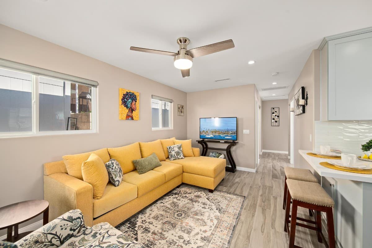Modern 2BR Near Base & Downtown 2