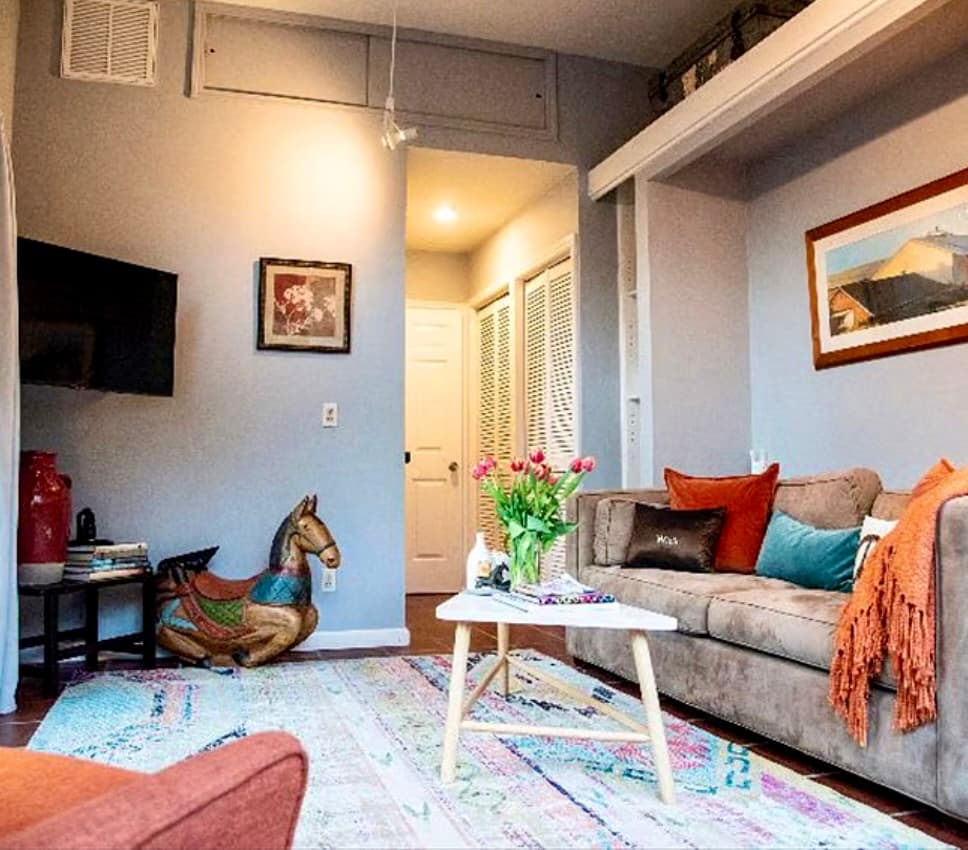 Carriage house cottage 2