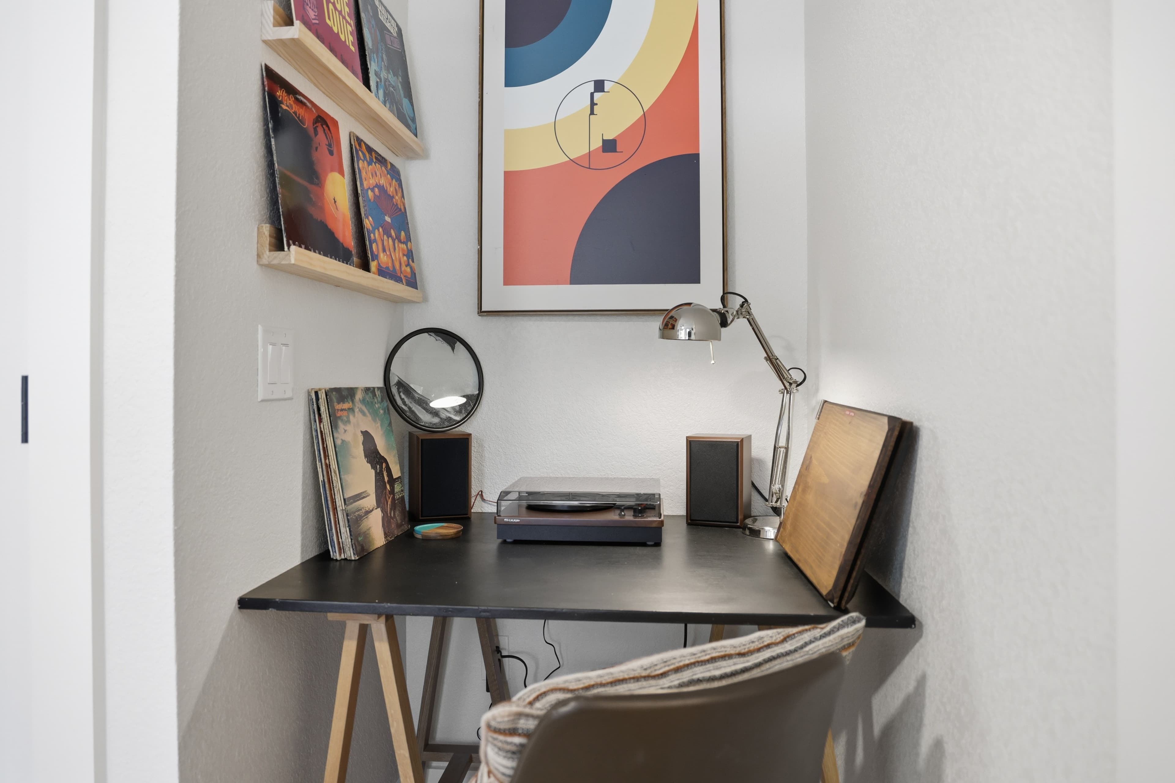 Retro Loft Near the Square 5