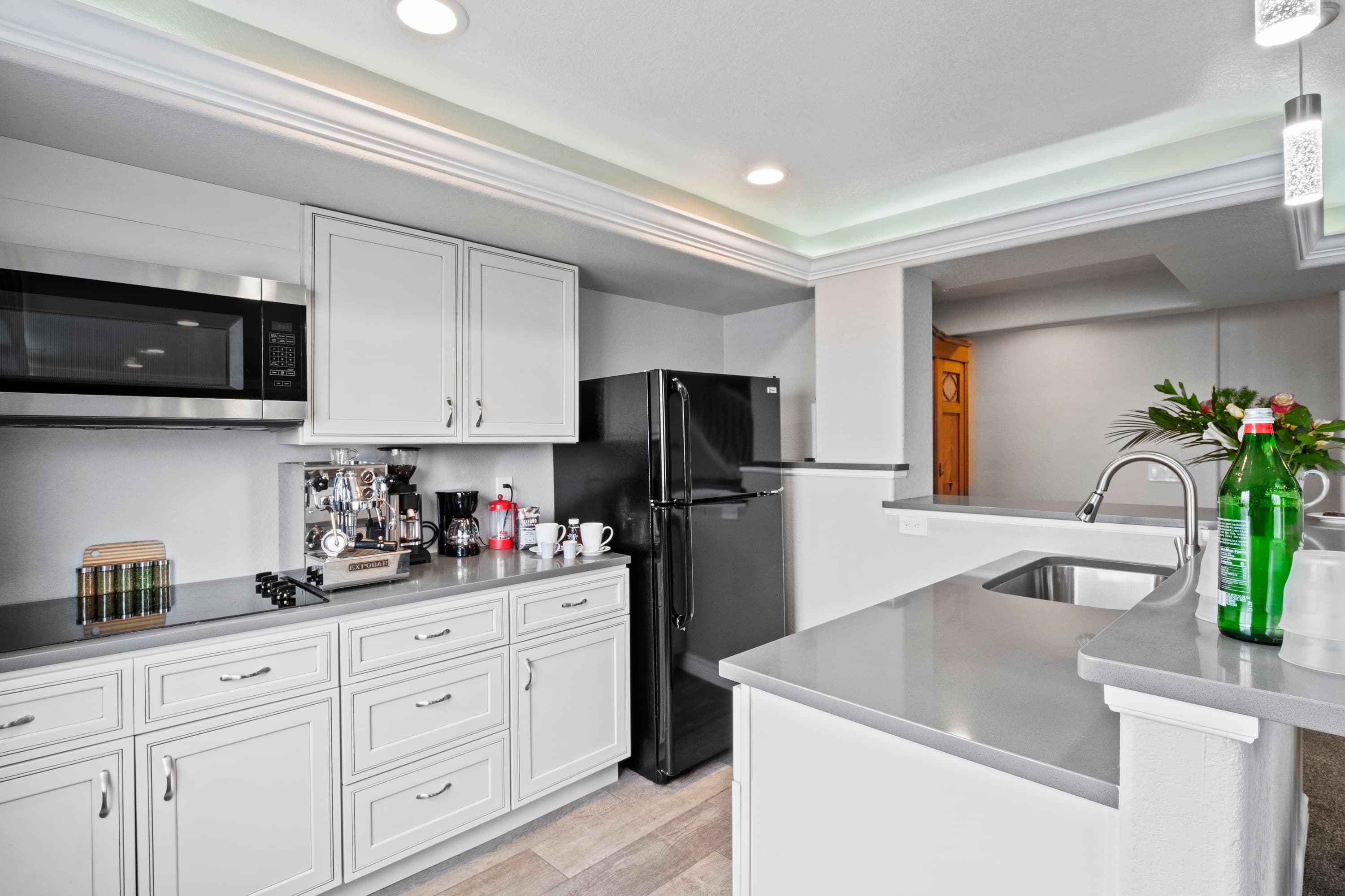 Fully furnished private apartment 4