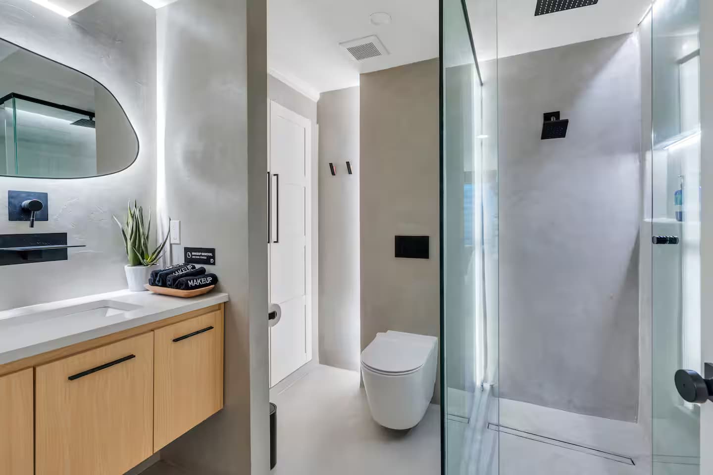 Luxury Den - Modern Retreat w/ Priv 4
