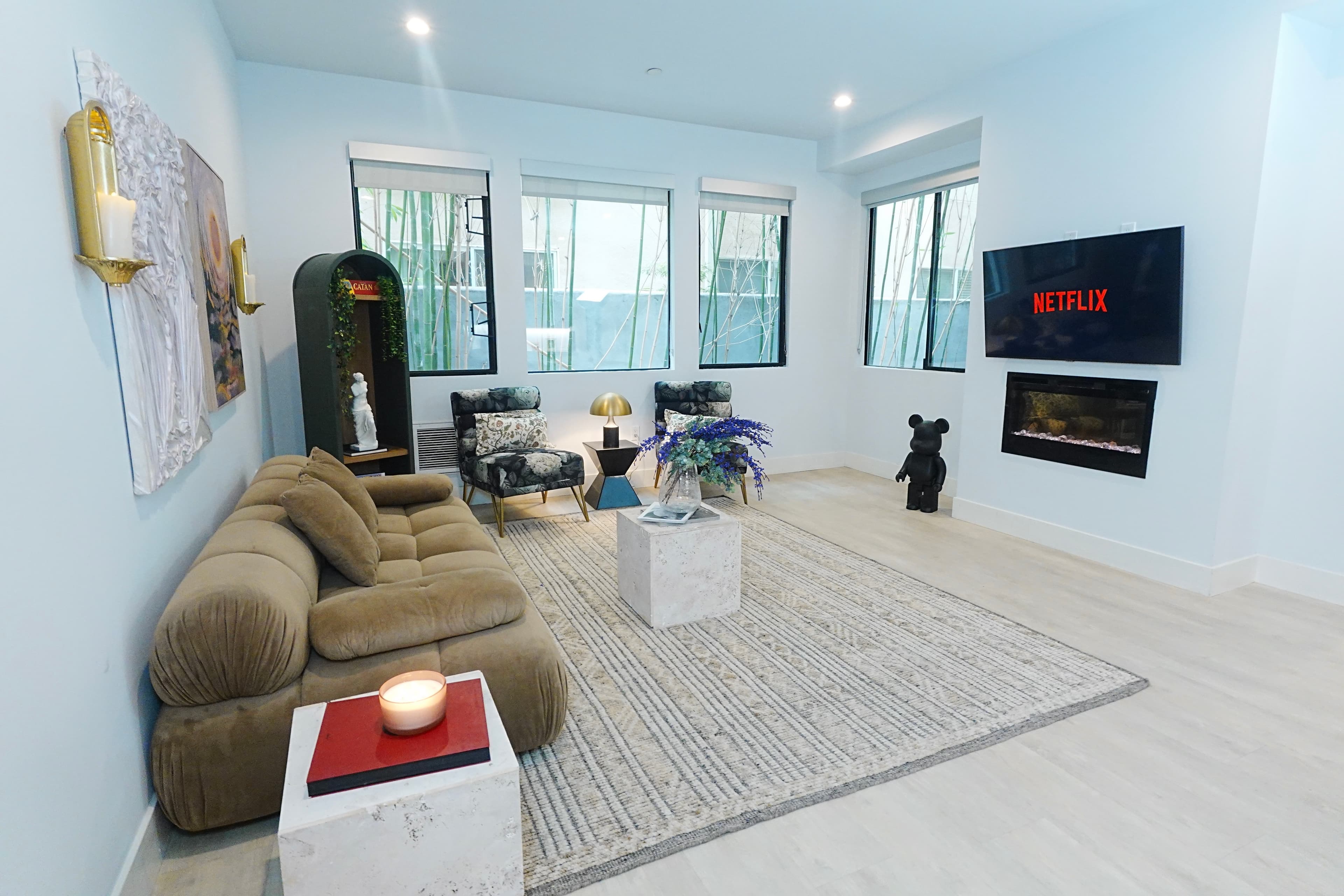 Beverly Hills adjacent Oasis. 2Bed 4