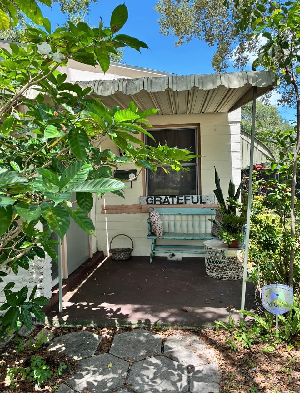 Charming 2BD Cottage great location