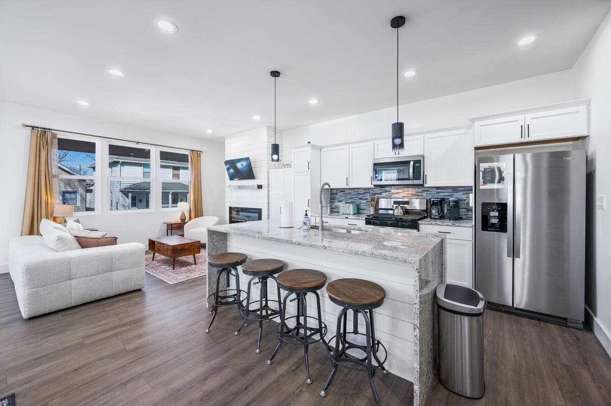 Private Entry w/ Garage + Bathroom 3