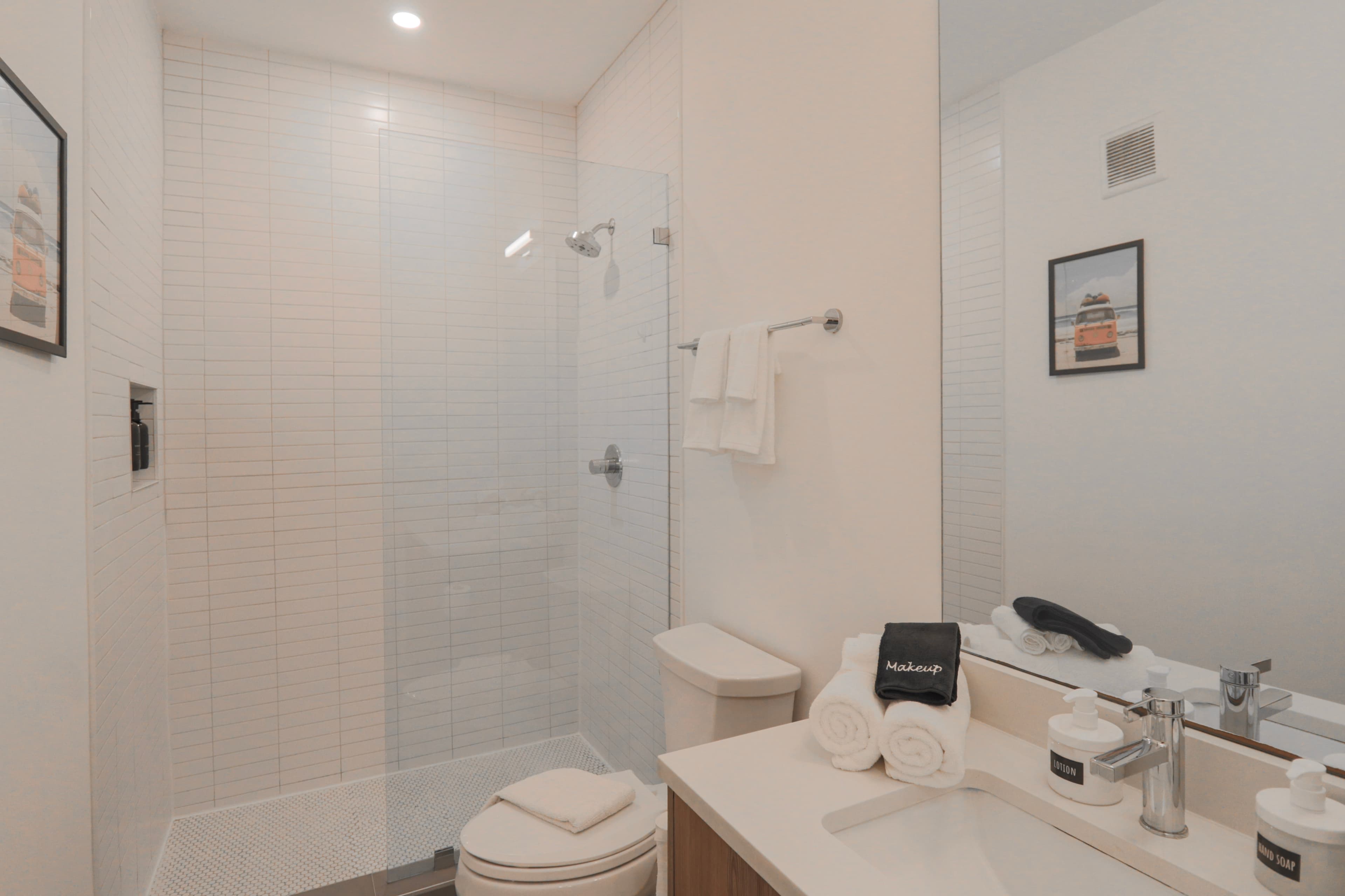 UT 7: Stylish 2BR In Heart of DC  4