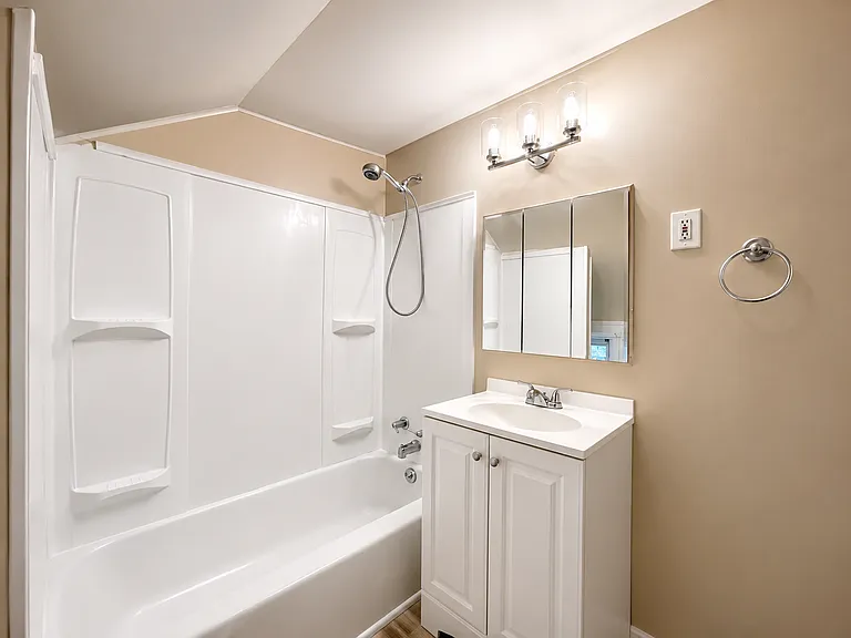     3 Bed 1 Bath Home 3