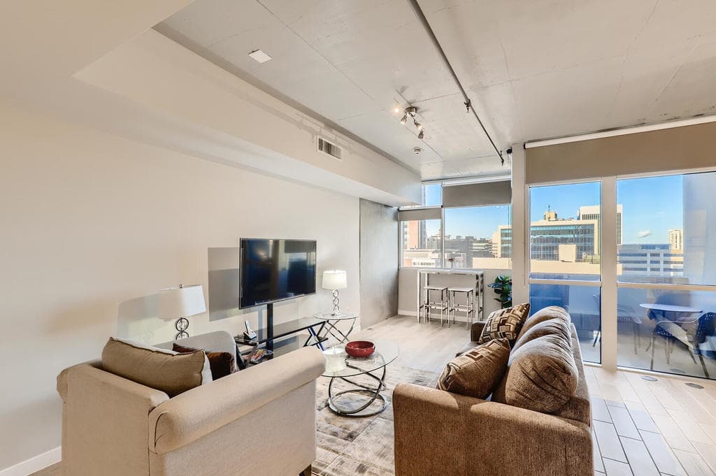 Juhl High Rise Studio
