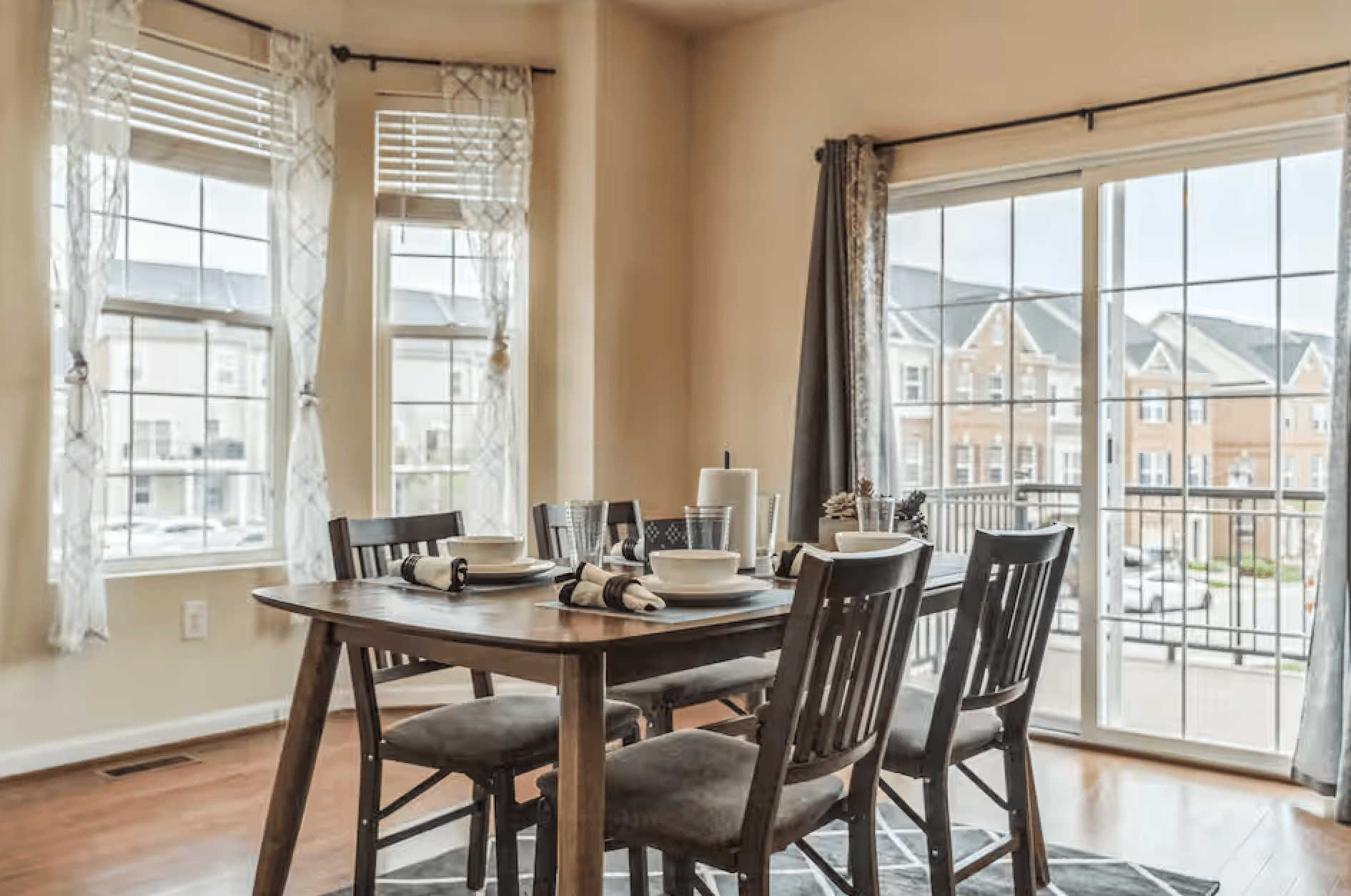 Central Elkridge Family Townhouse

 3