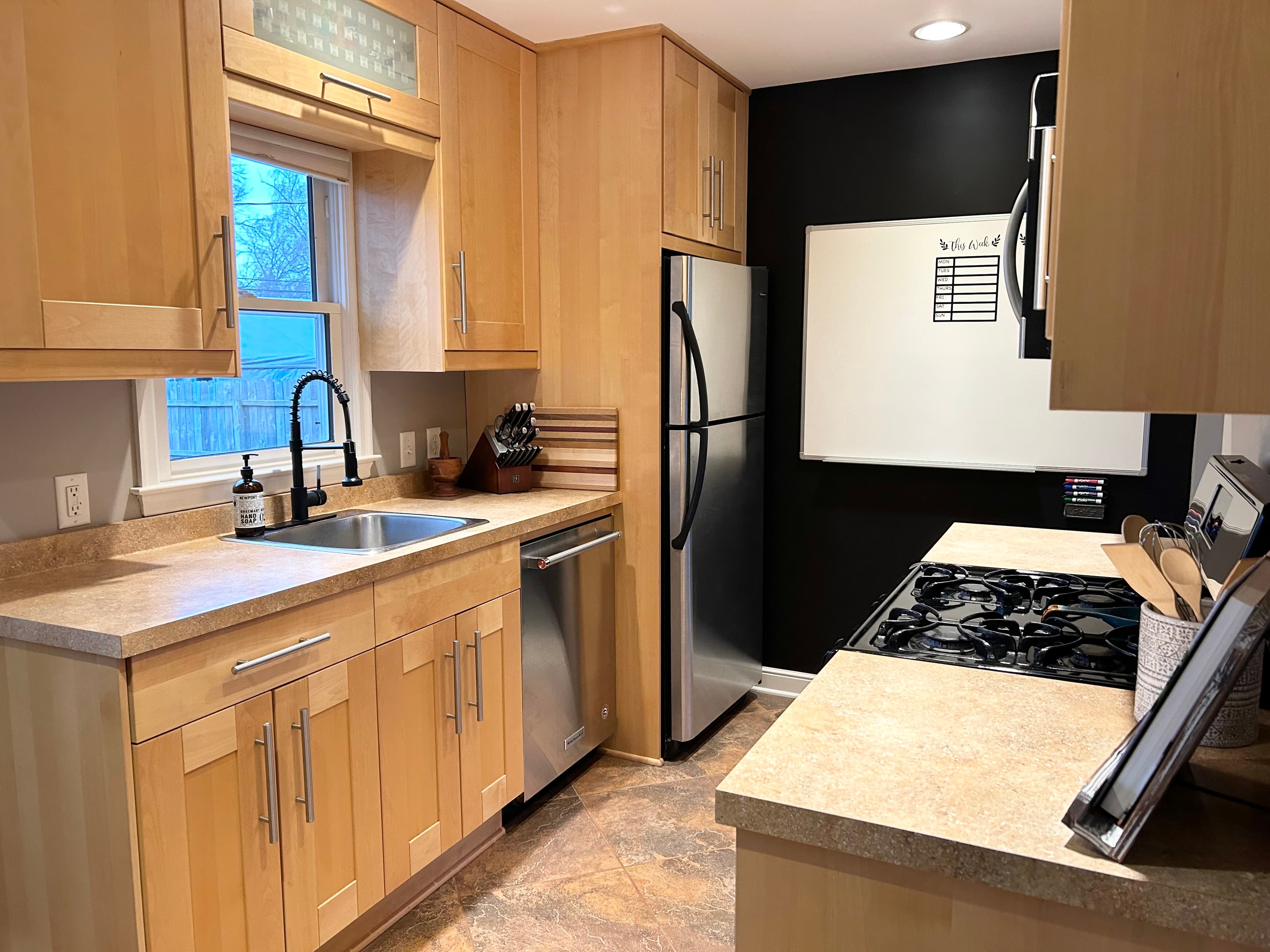 4BD/2BA Home - Fenced Yard