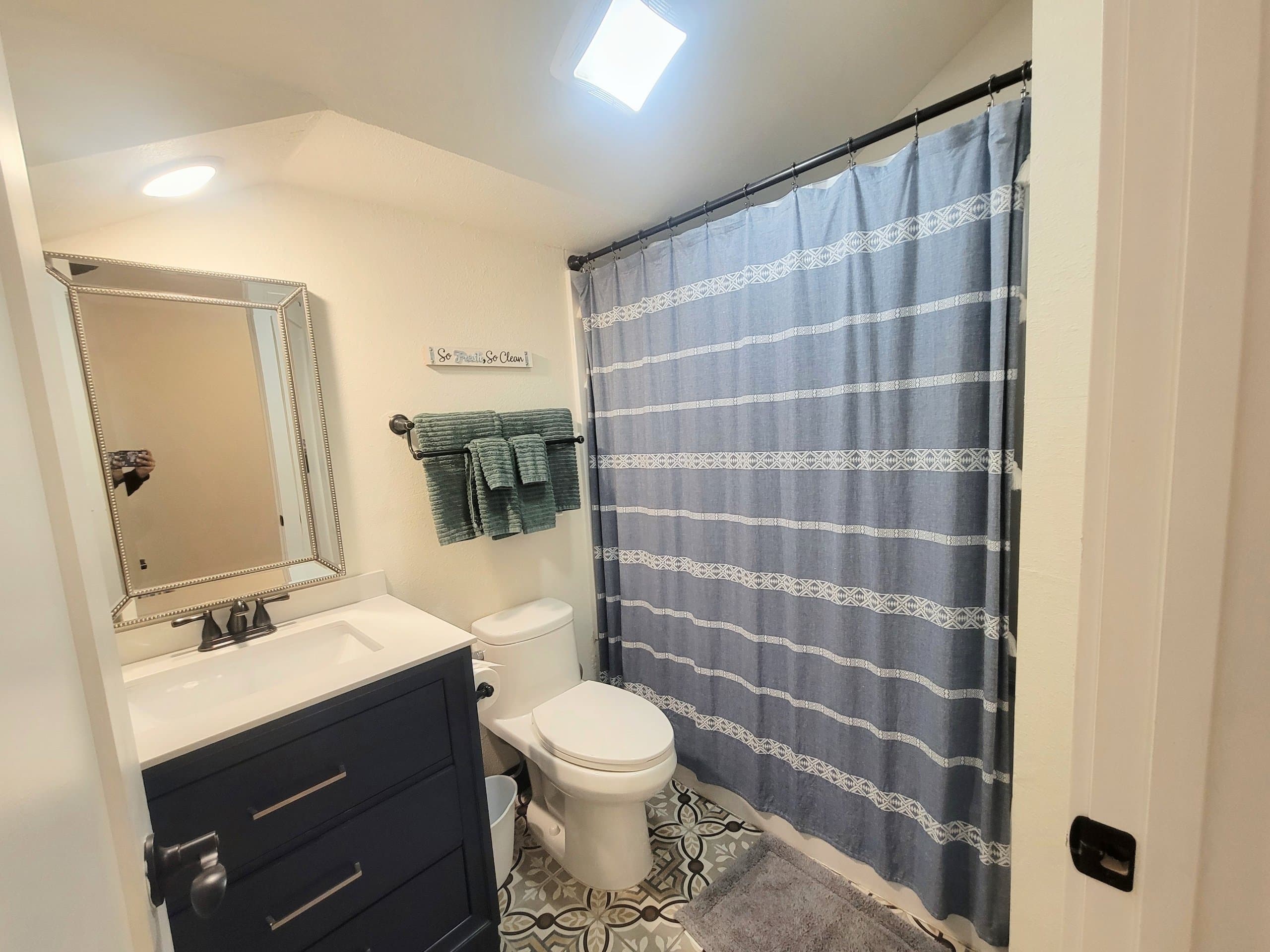 Modern 3BR/2BA with Full Laundry   5
