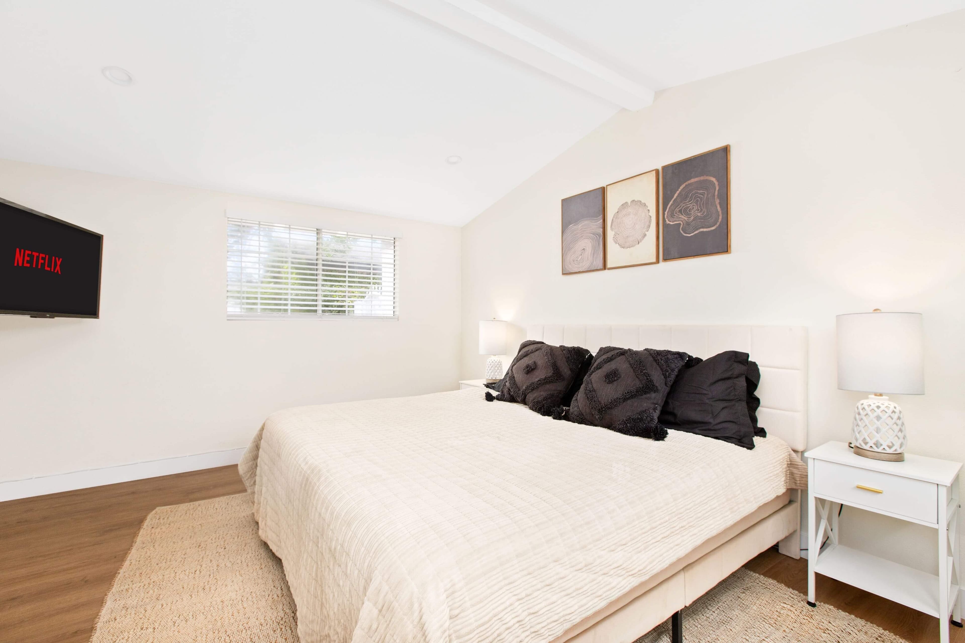 Furnished 4BR Home w/ Pool 2